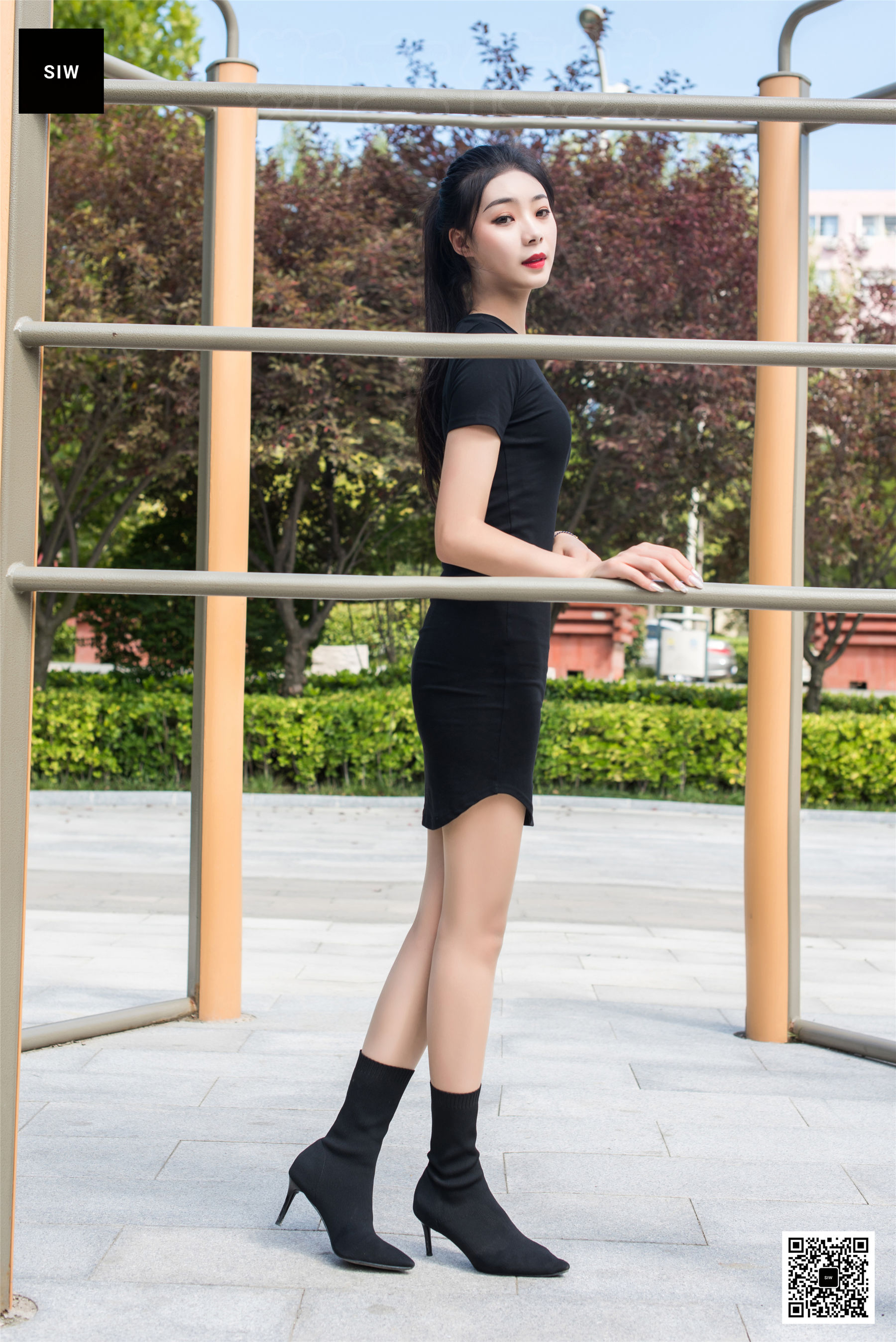 [斯文传媒SIW]  乐饮 袜靴少女