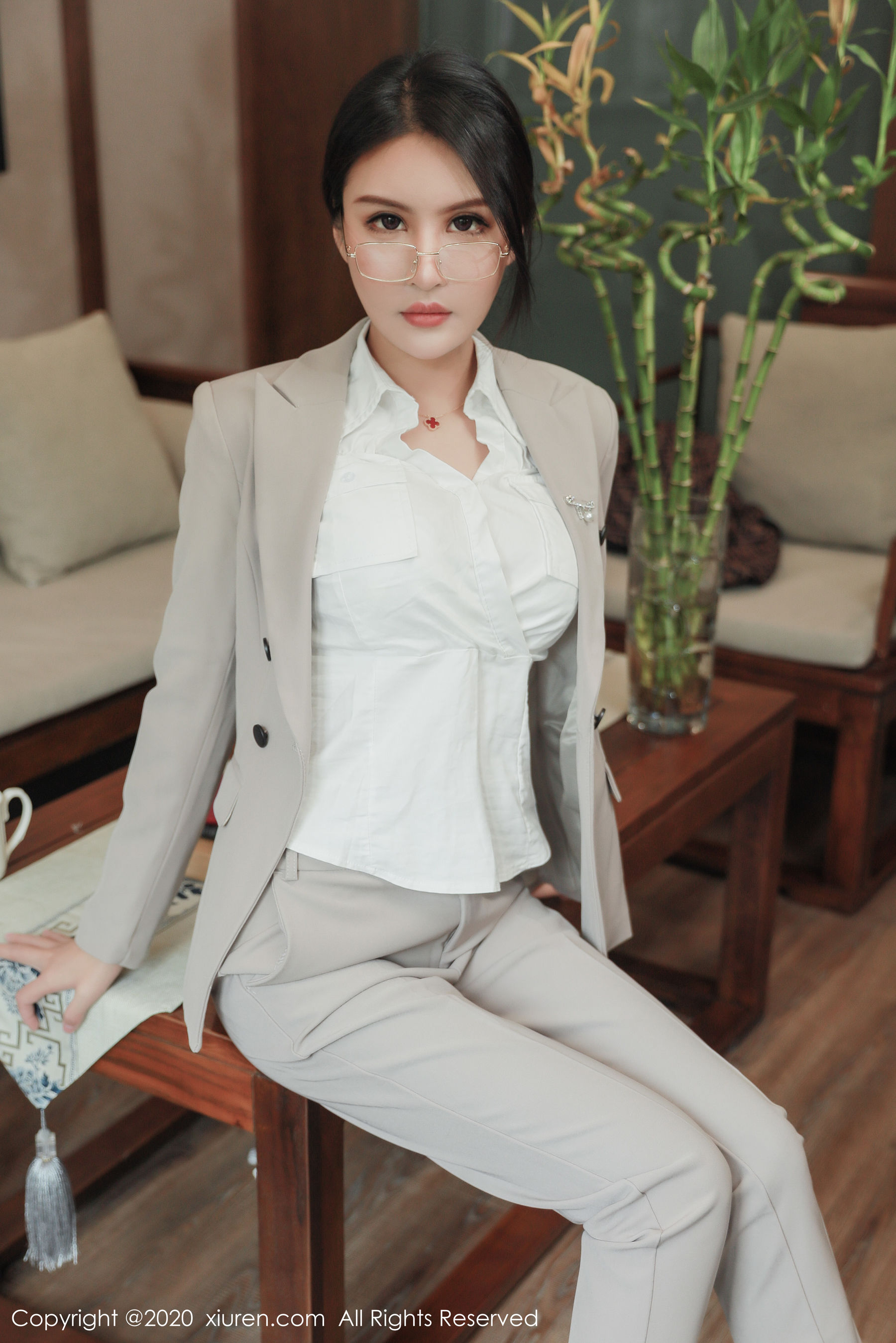 [秀人XIUREN] No.2098 Emily顾奈奈