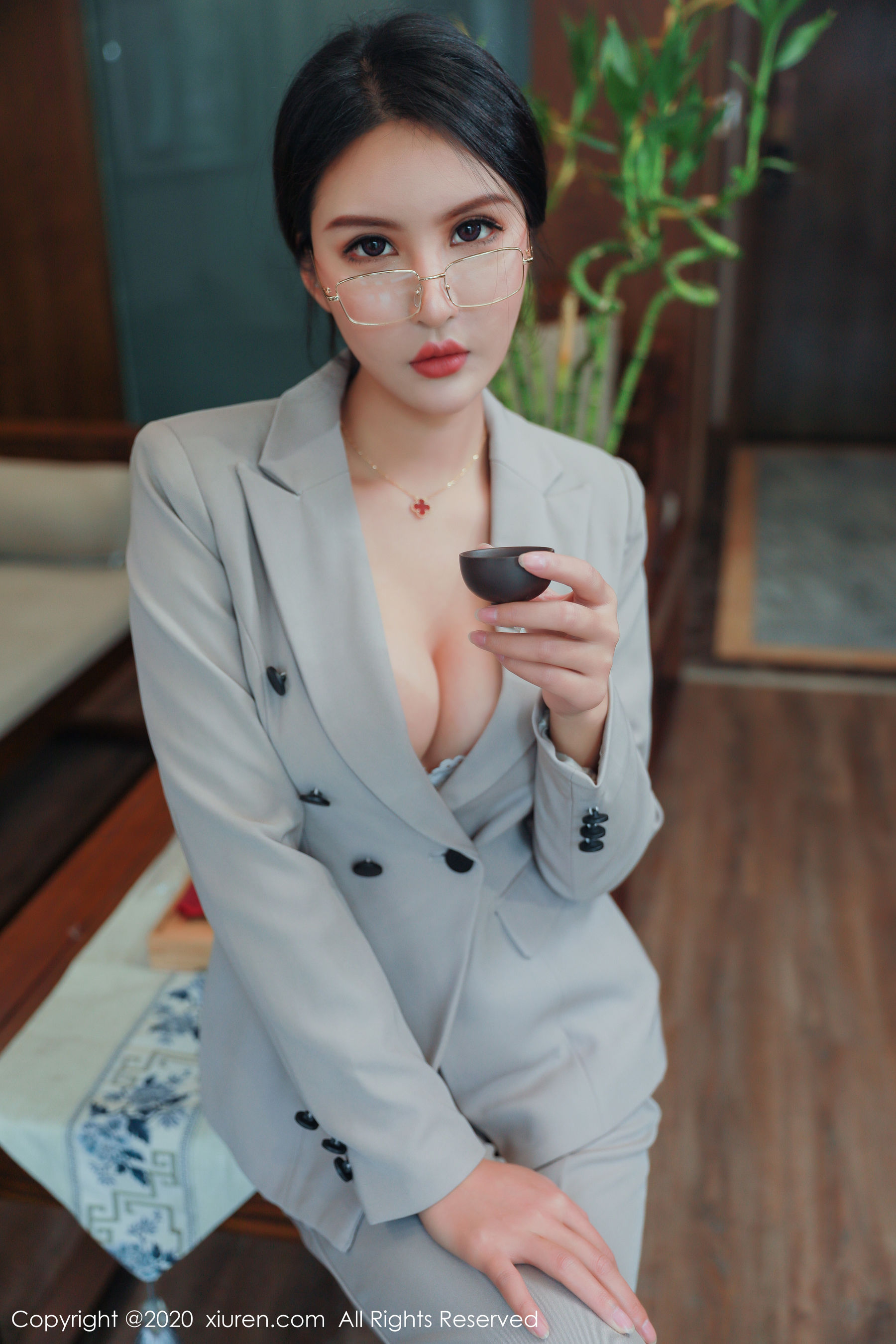 [秀人XIUREN] No.2098 Emily顾奈奈