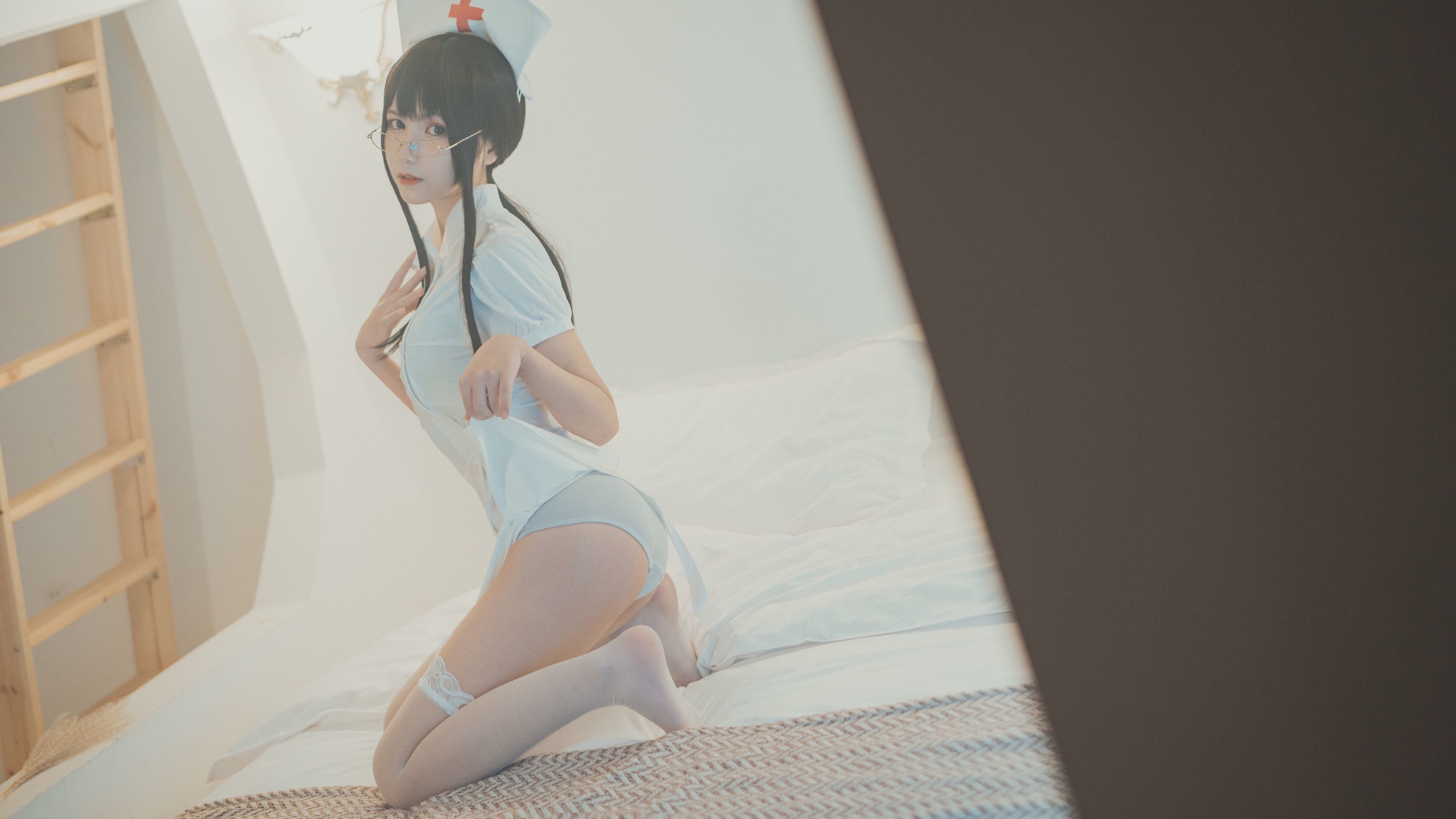 COSER美女逐月su 小护士
