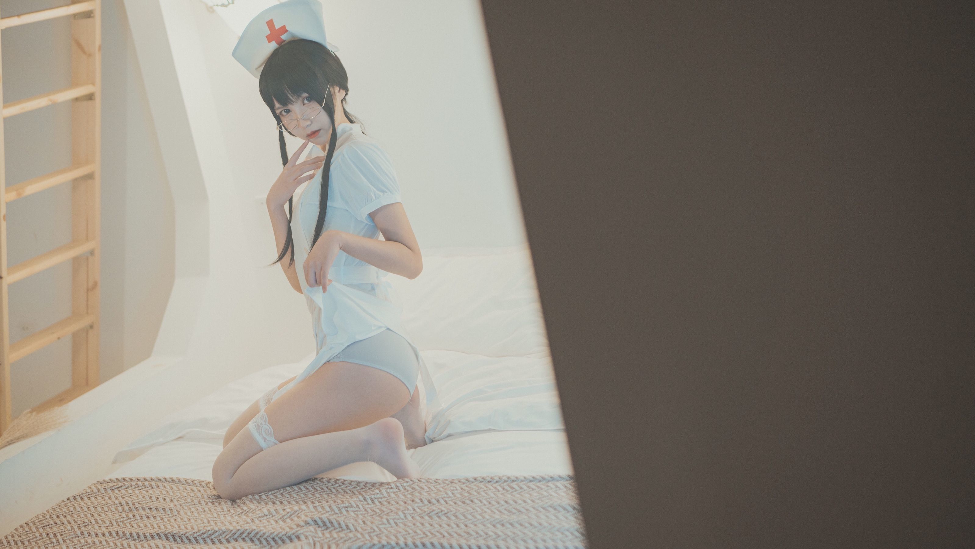 COSER美女逐月su 小护士