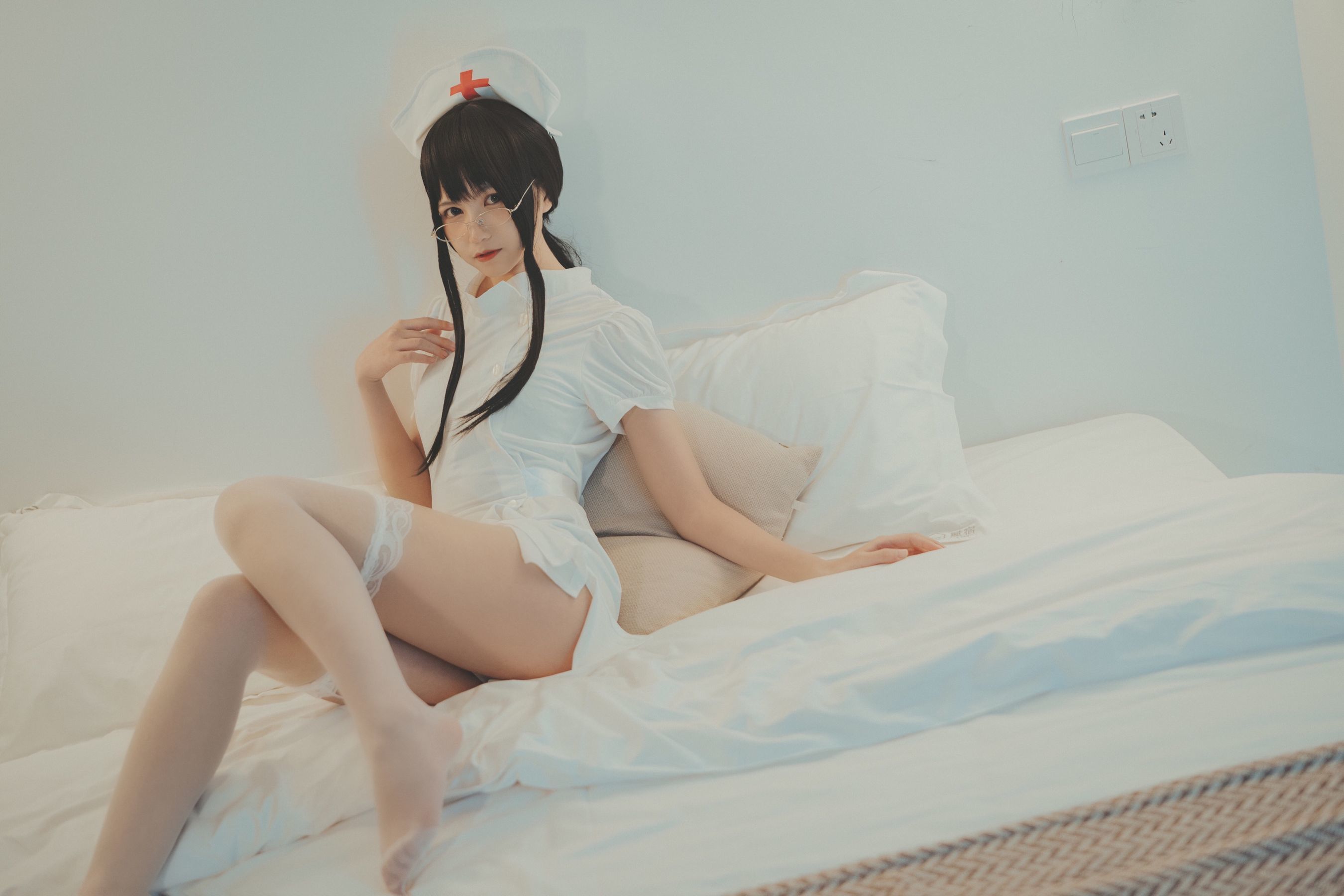 COSER美女逐月su 小护士