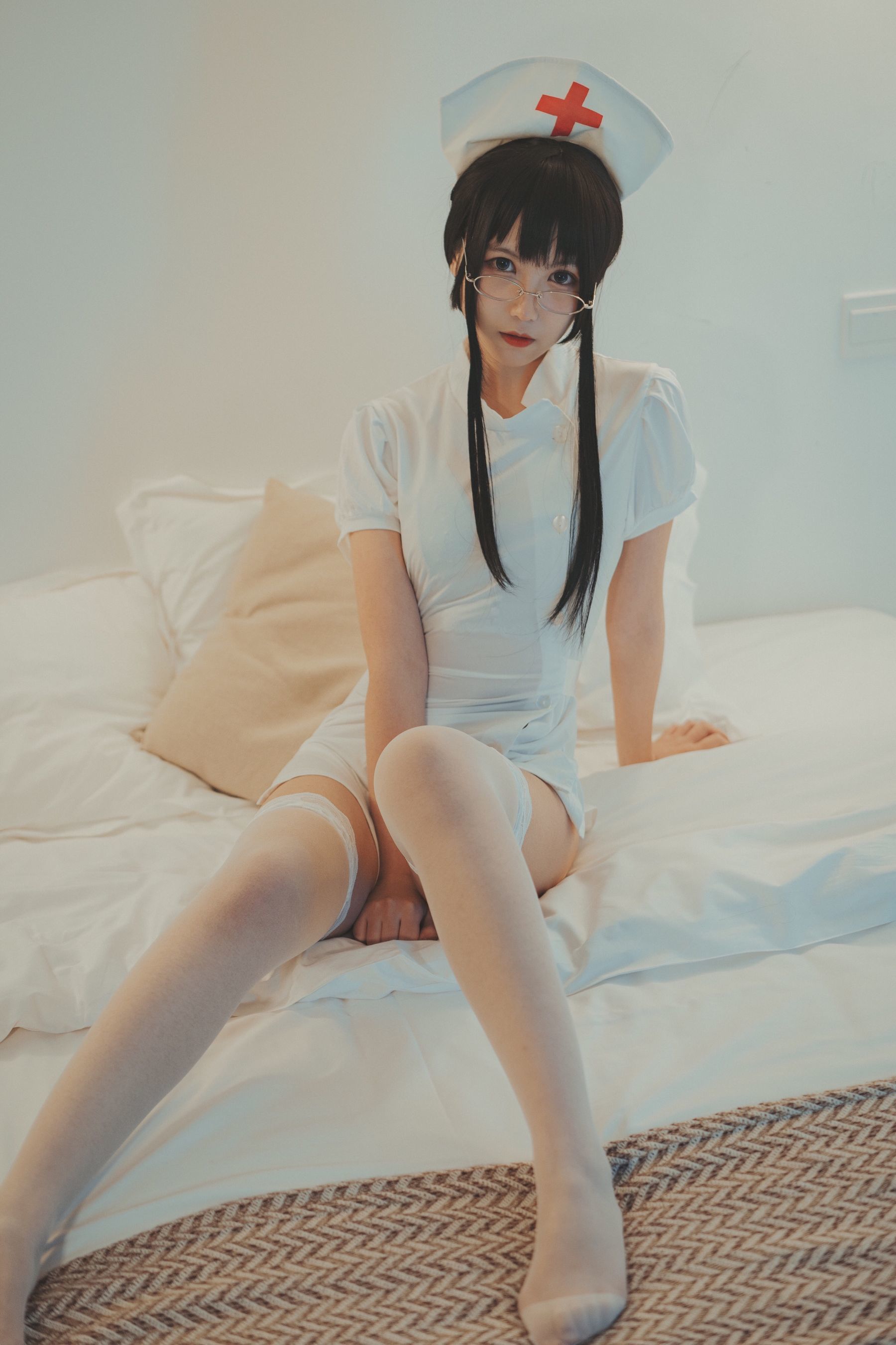 COSER美女逐月su 小护士