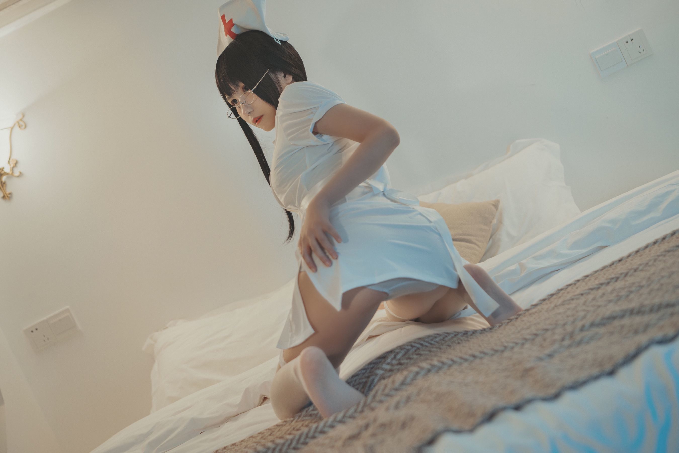 COSER美女逐月su 小护士