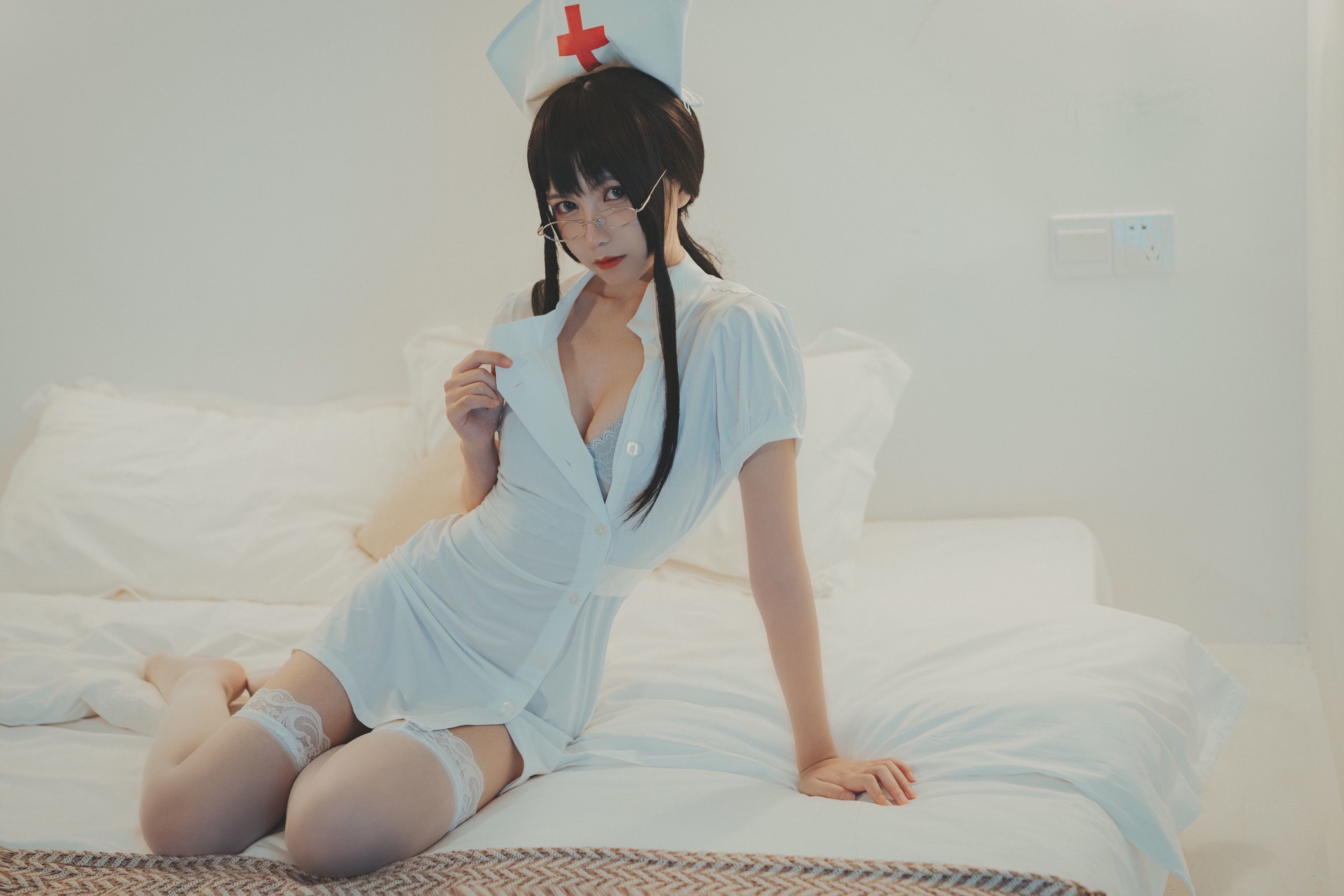 COSER美女逐月su 小护士