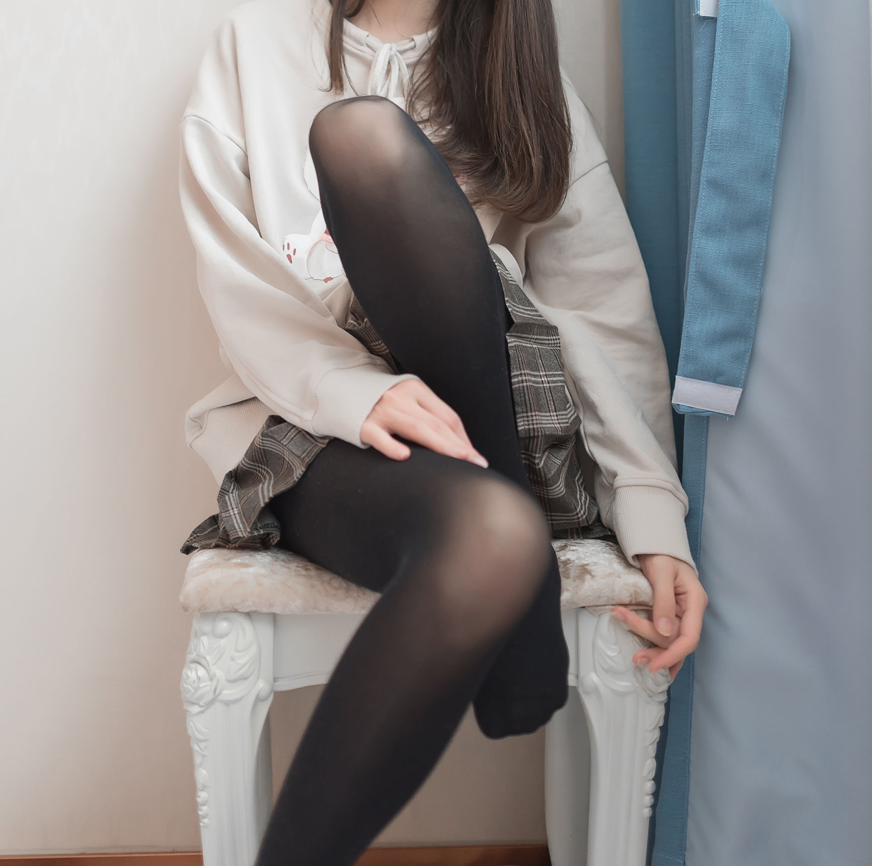 动漫博主九曲Jean 窗帘后的朦胧