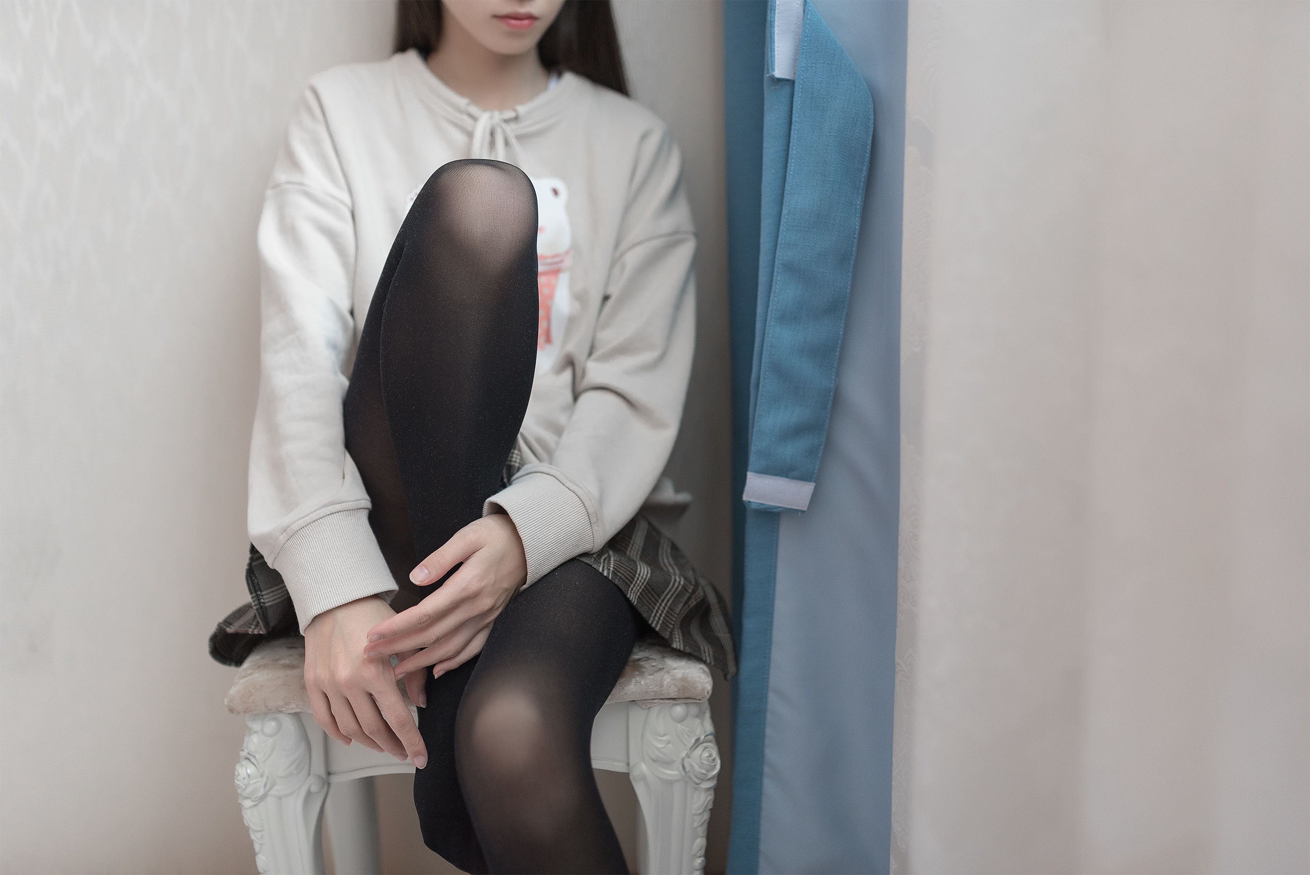 动漫博主九曲Jean 窗帘后的朦胧