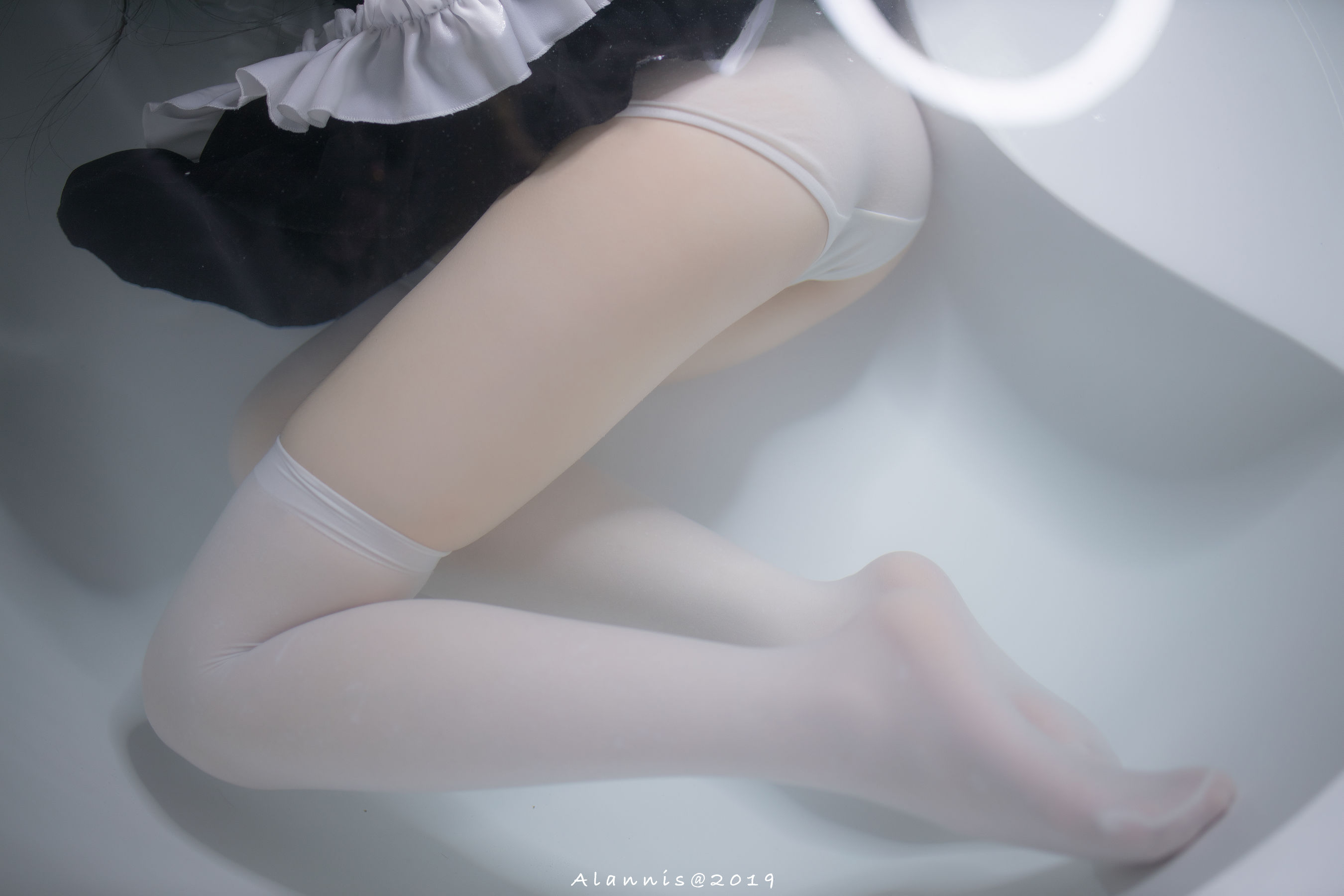 Cos小姐姐雪琪 白丝女仆水下版