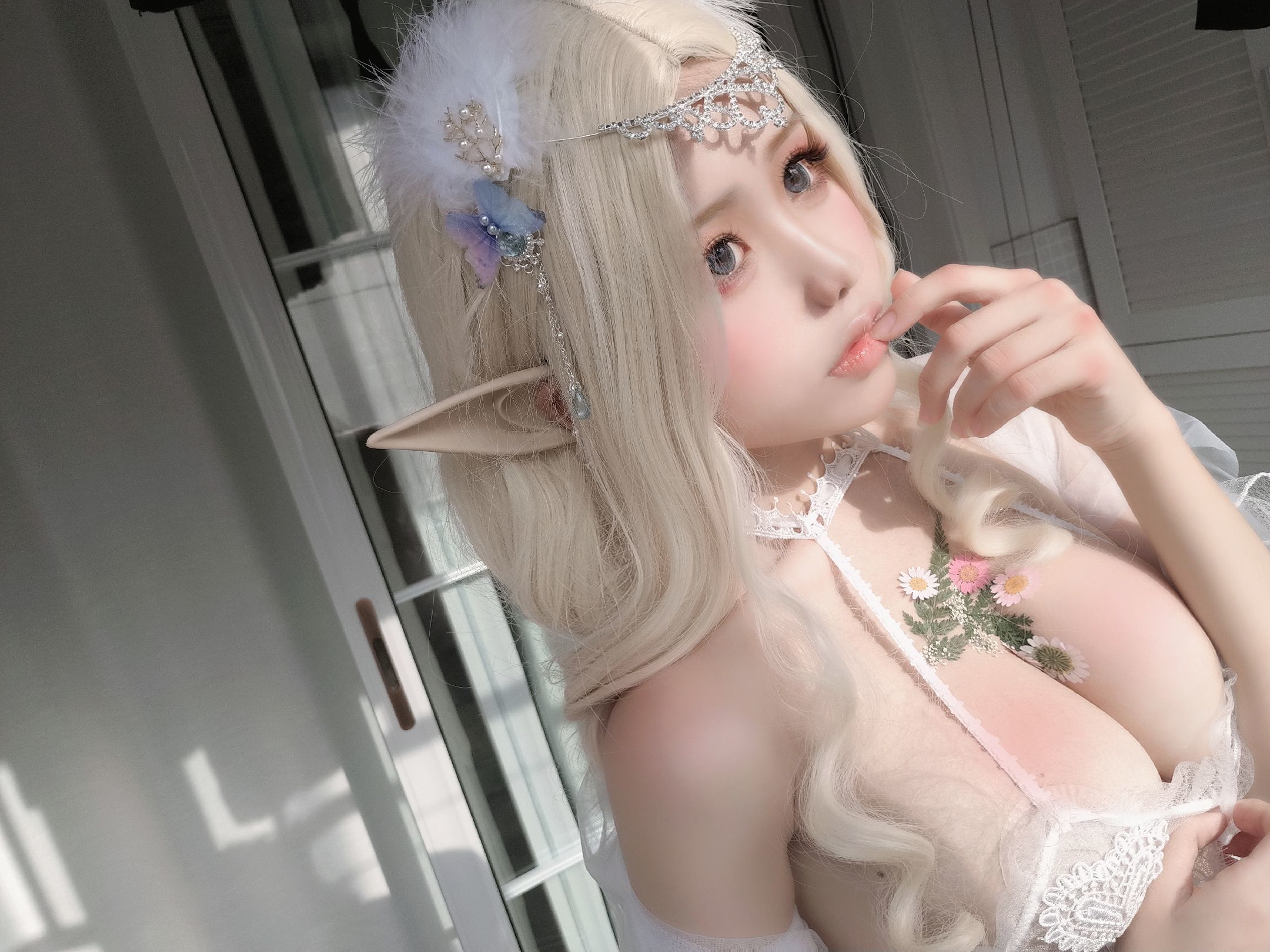 一笑芳香沁写真 少女与花