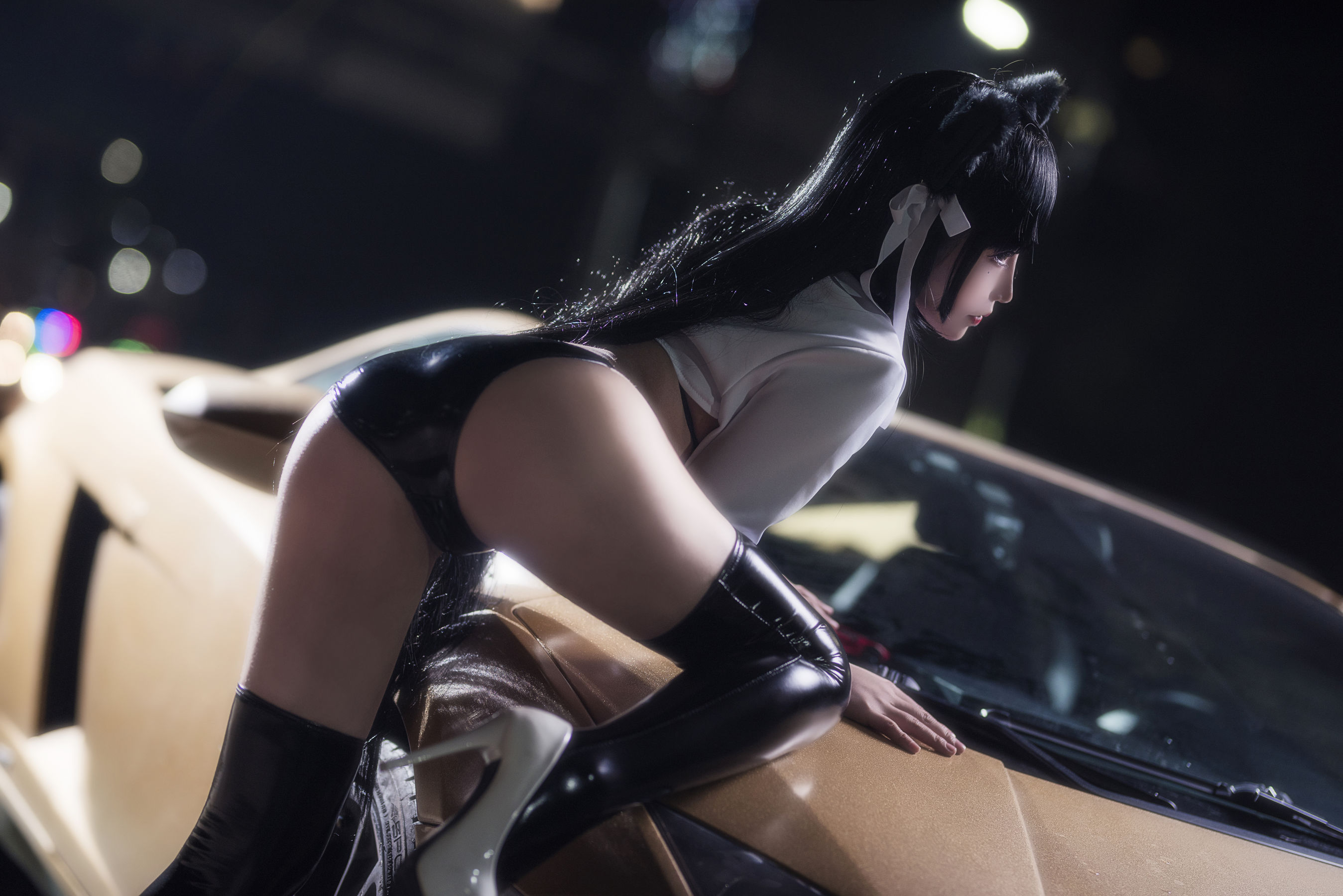 二次元妹子抱走莫子aa 赛车女郎