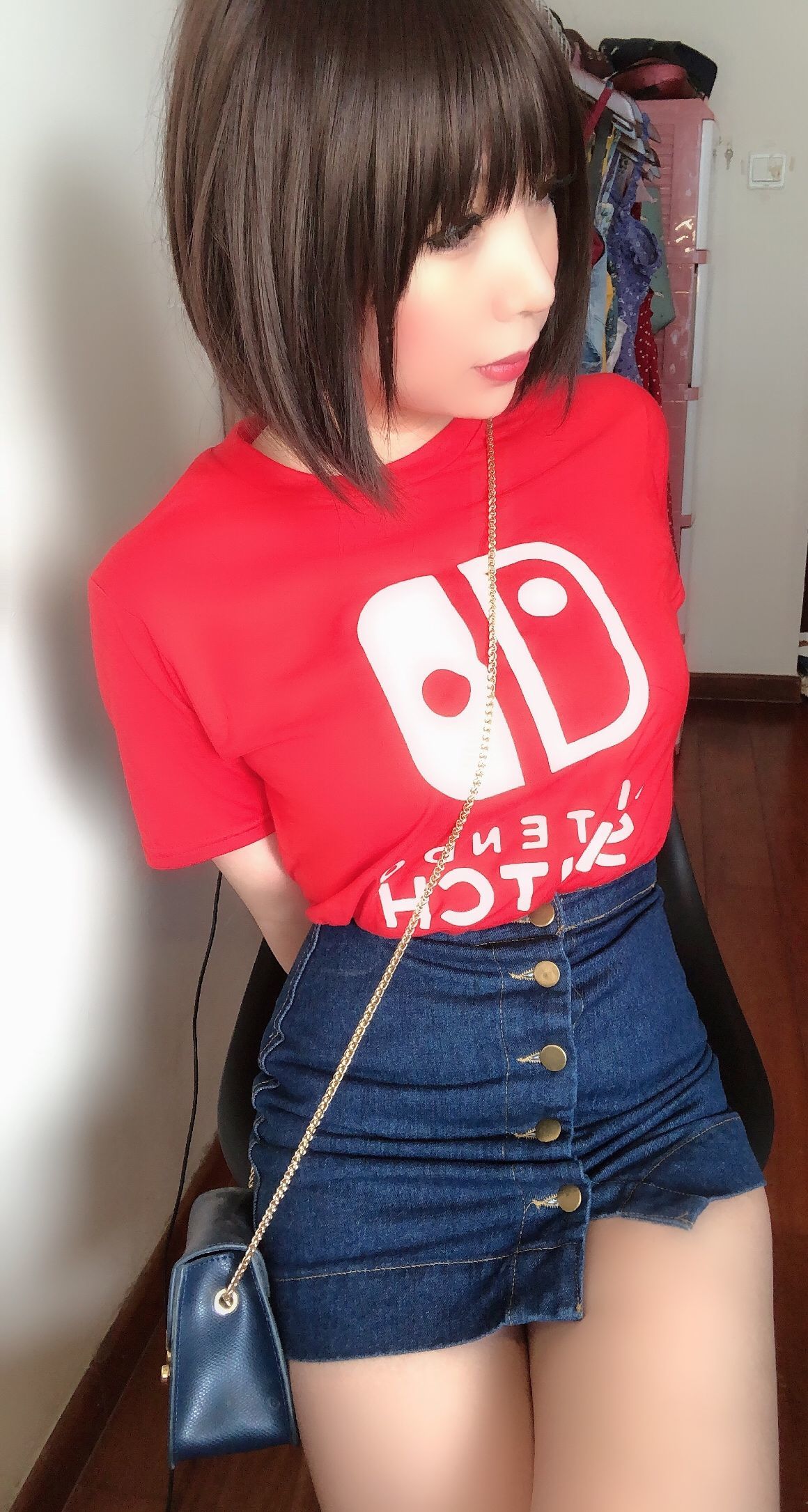 二次元巨乳美女鹿野希 火红诱惑
