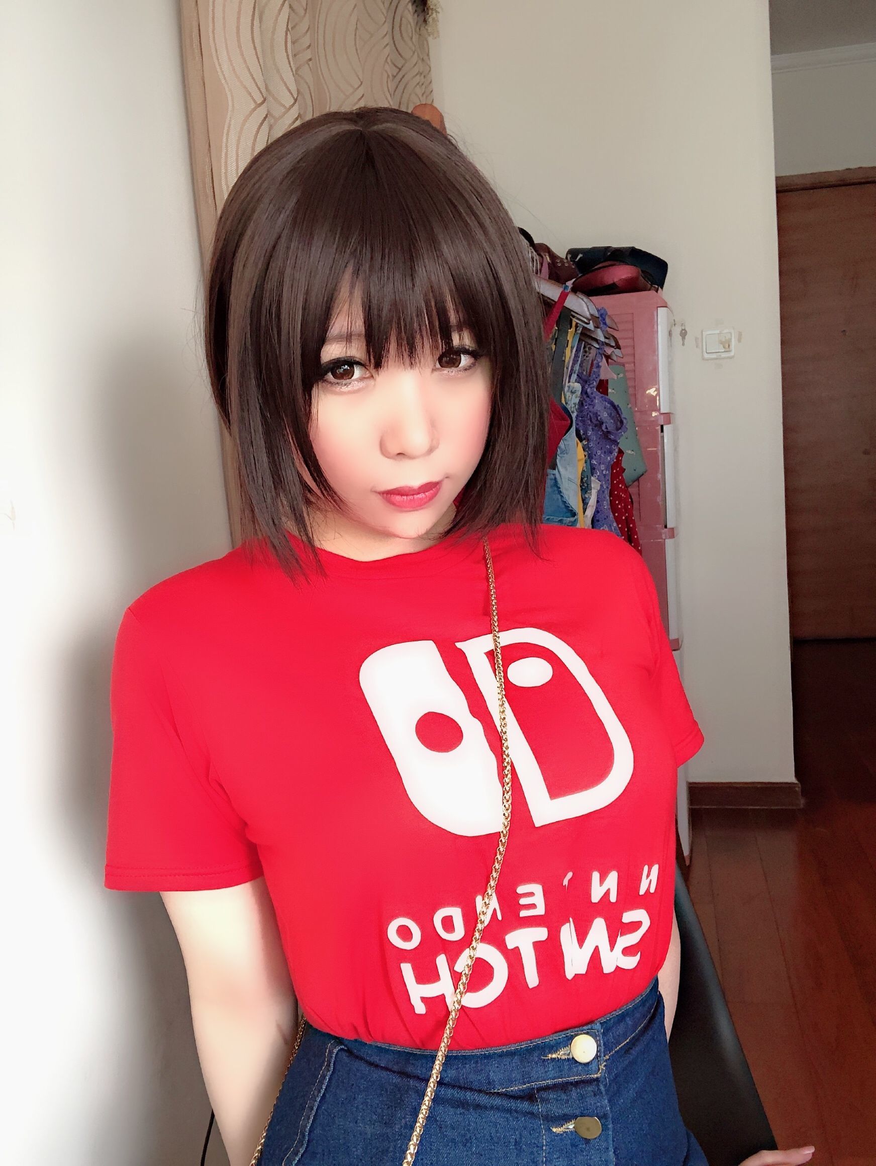 二次元巨乳美女鹿野希 火红诱惑
