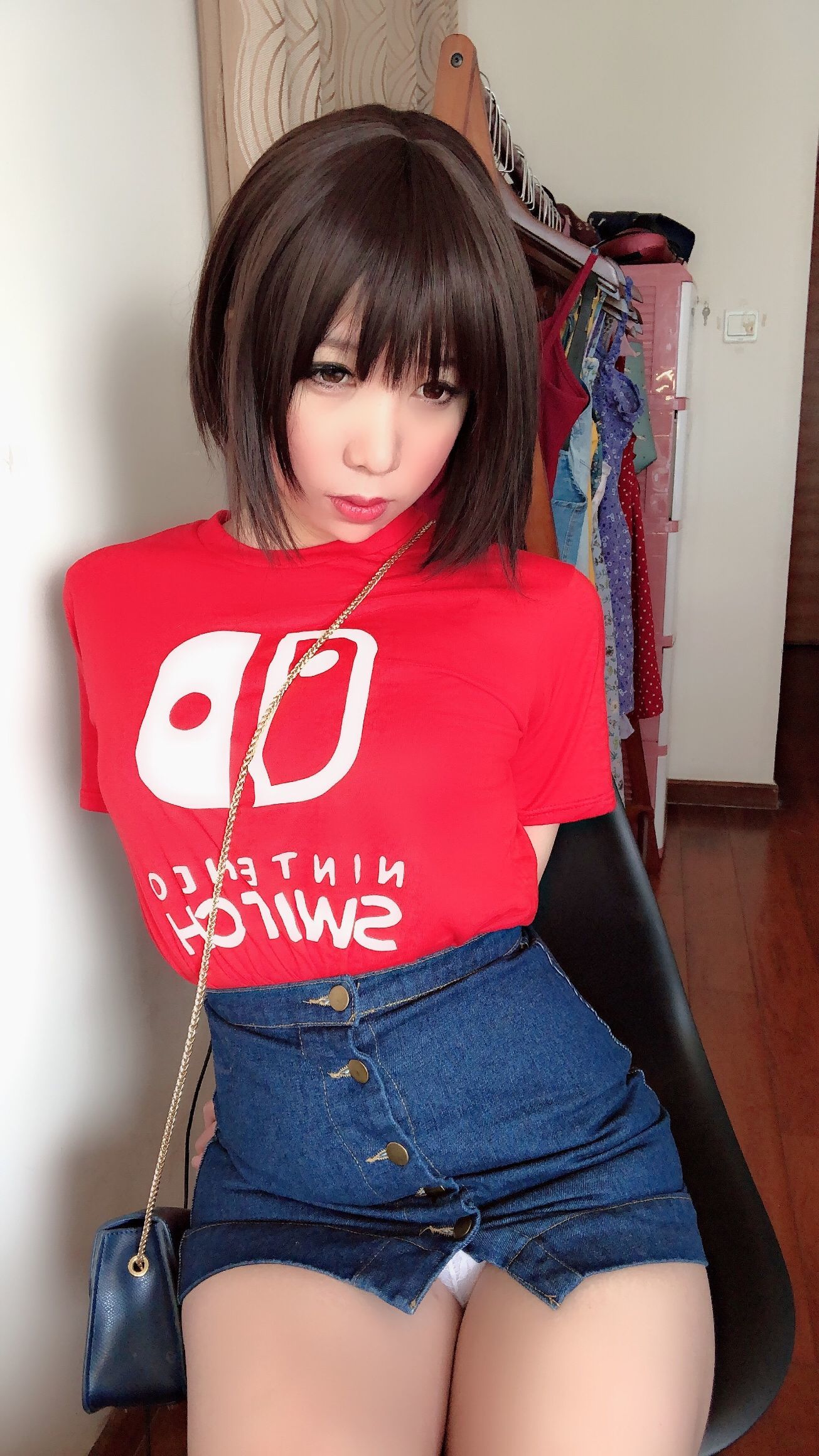 二次元巨乳美女鹿野希 火红诱惑