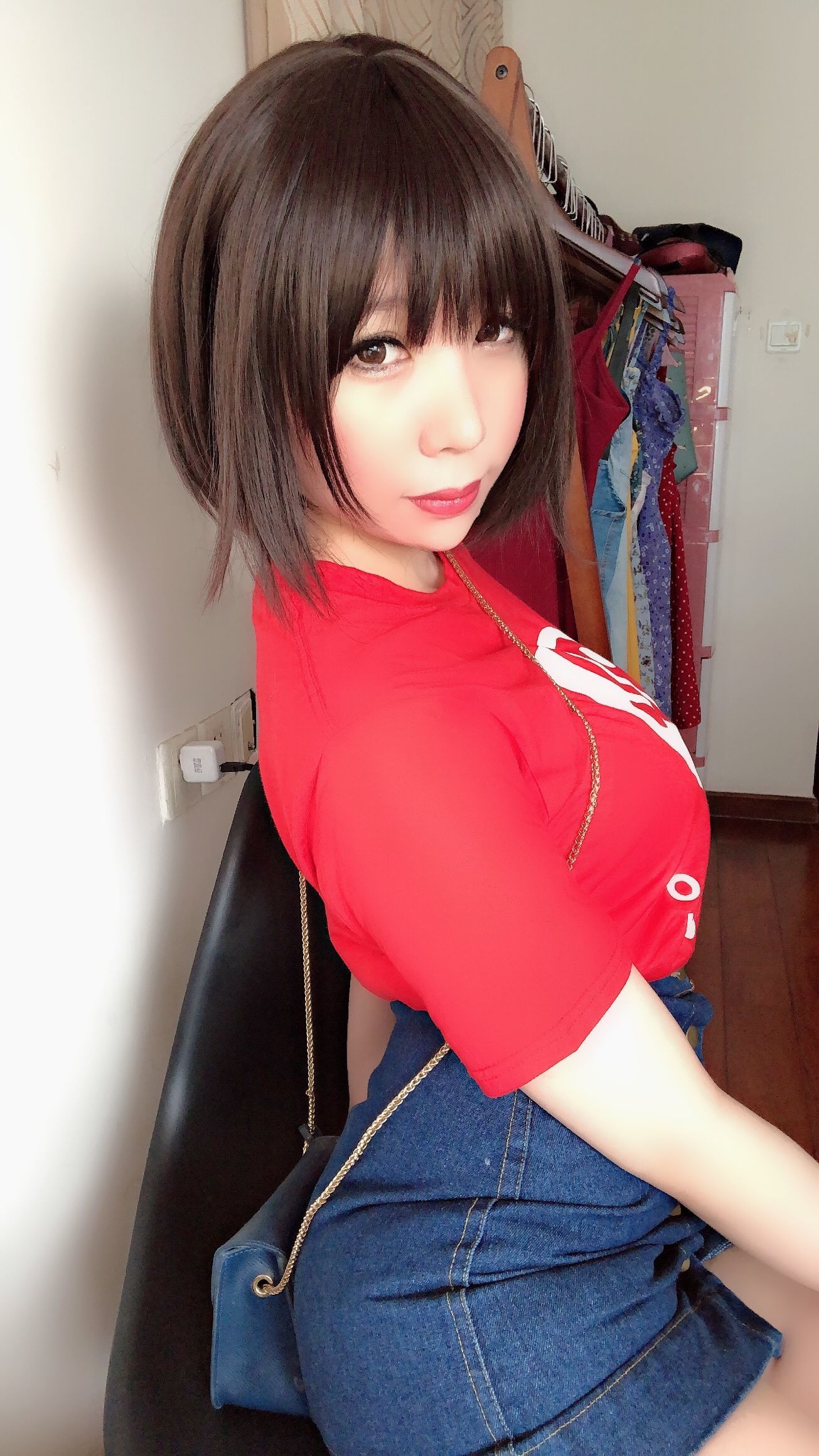 二次元巨乳美女鹿野希 火红诱惑