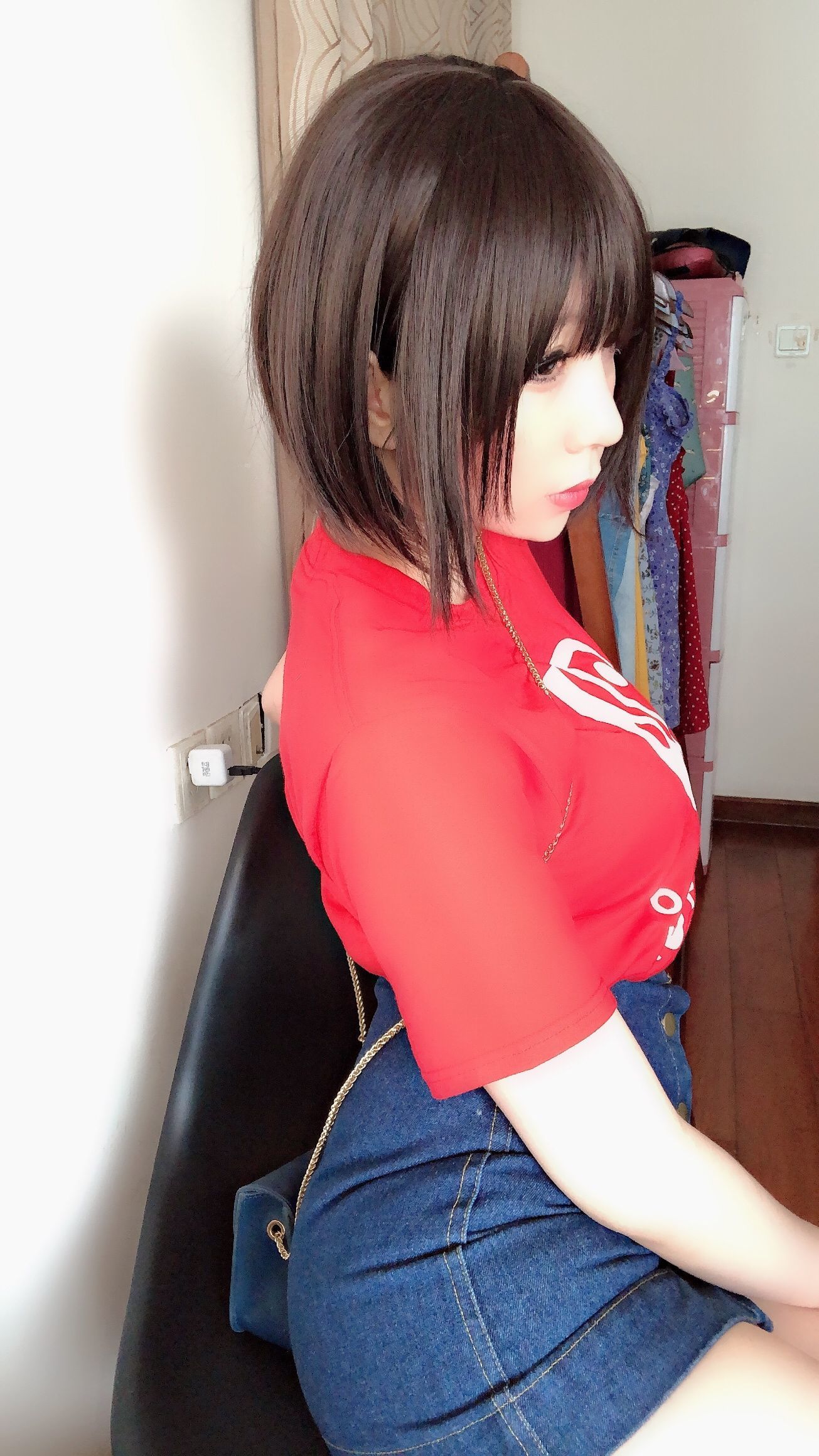 二次元巨乳美女鹿野希 火红诱惑
