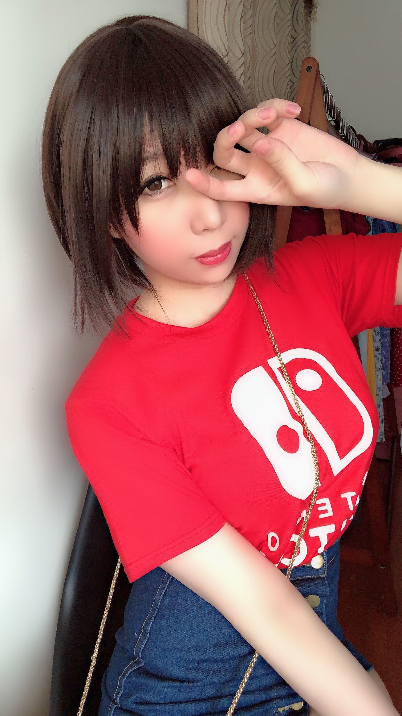二次元巨乳美女鹿野希 火红诱惑
