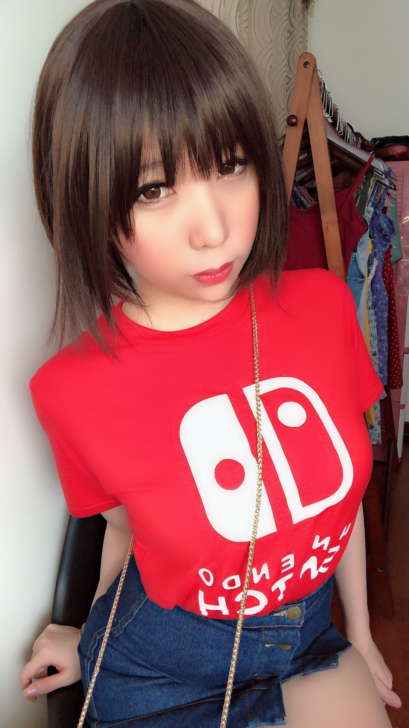 二次元巨乳美女鹿野希 火红诱惑