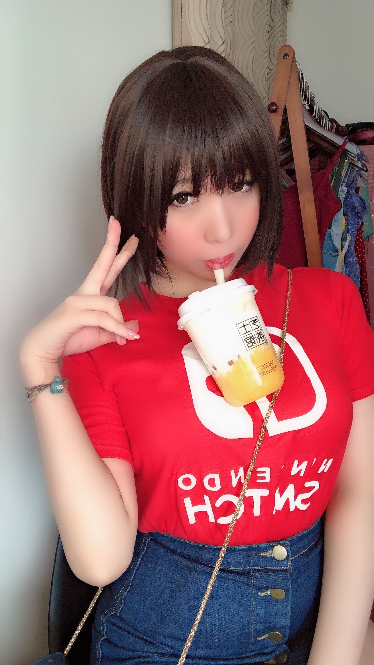 二次元巨乳美女鹿野希 火红诱惑