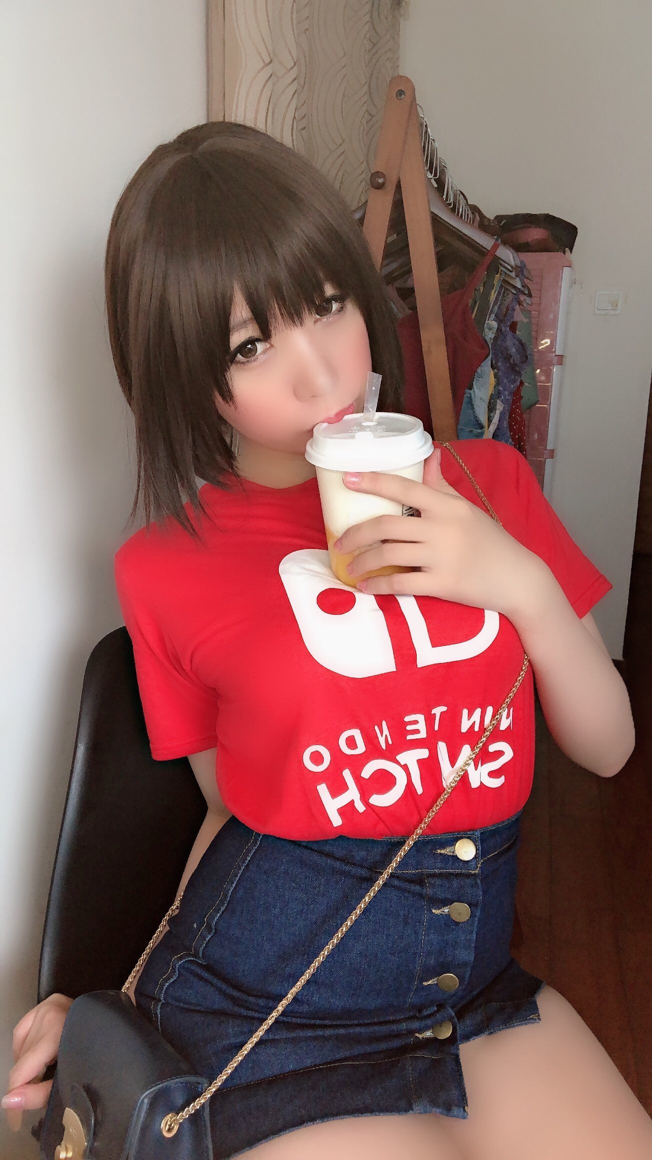二次元巨乳美女鹿野希 火红诱惑