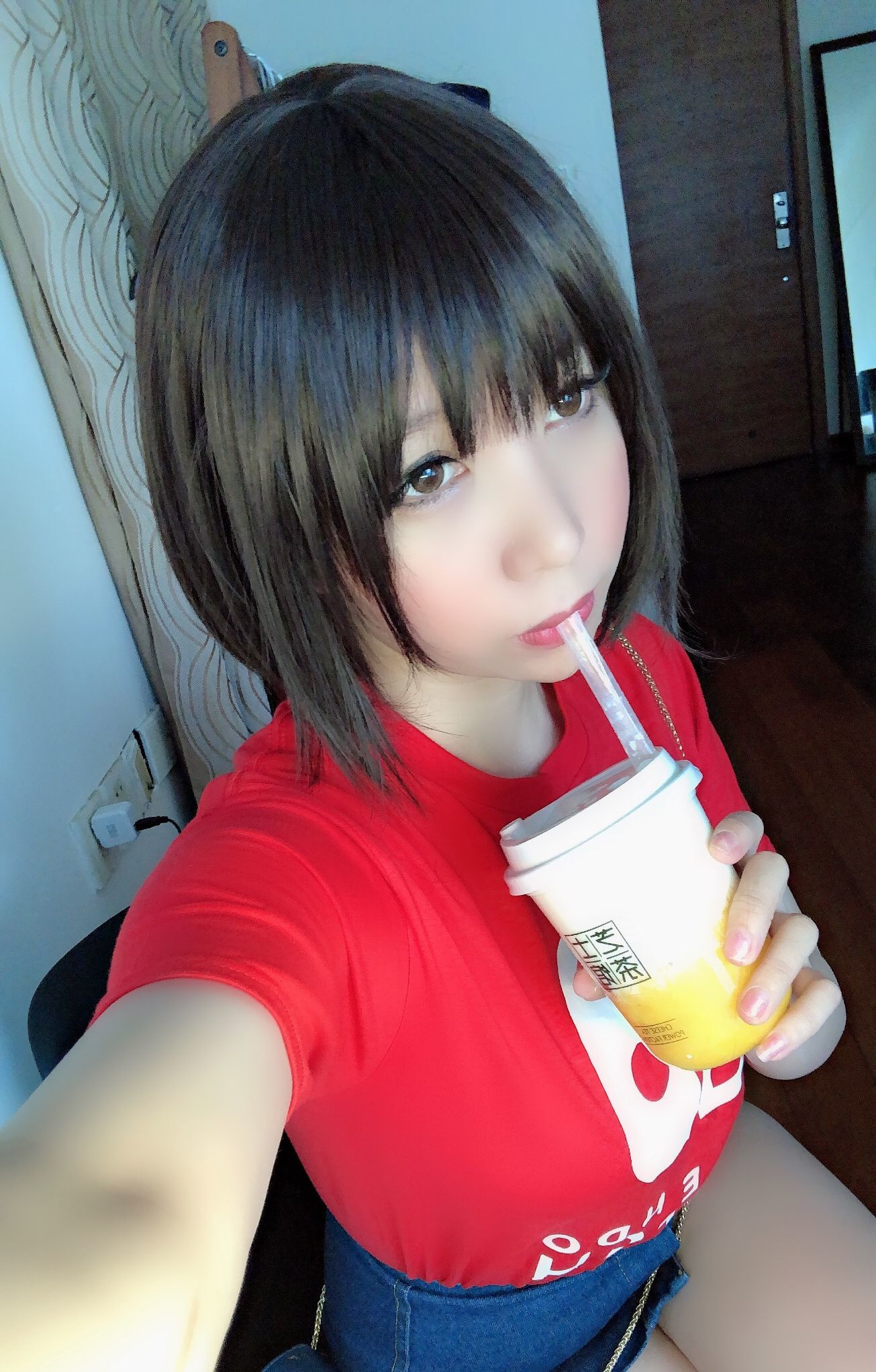二次元巨乳美女鹿野希 火红诱惑