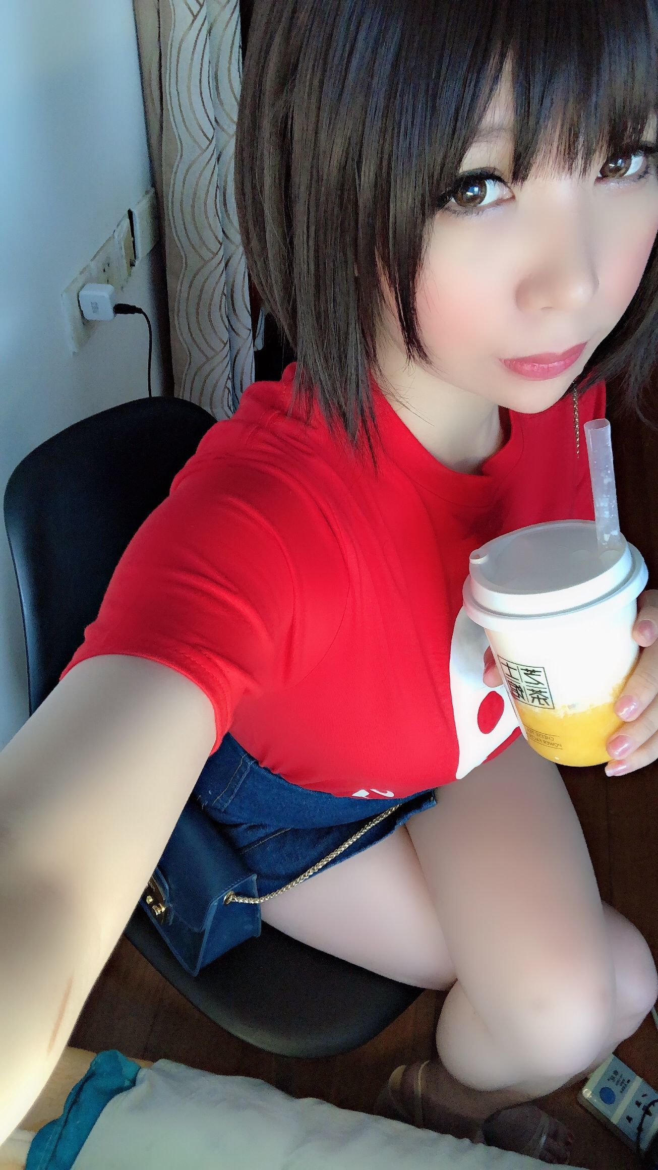 二次元巨乳美女鹿野希 火红诱惑