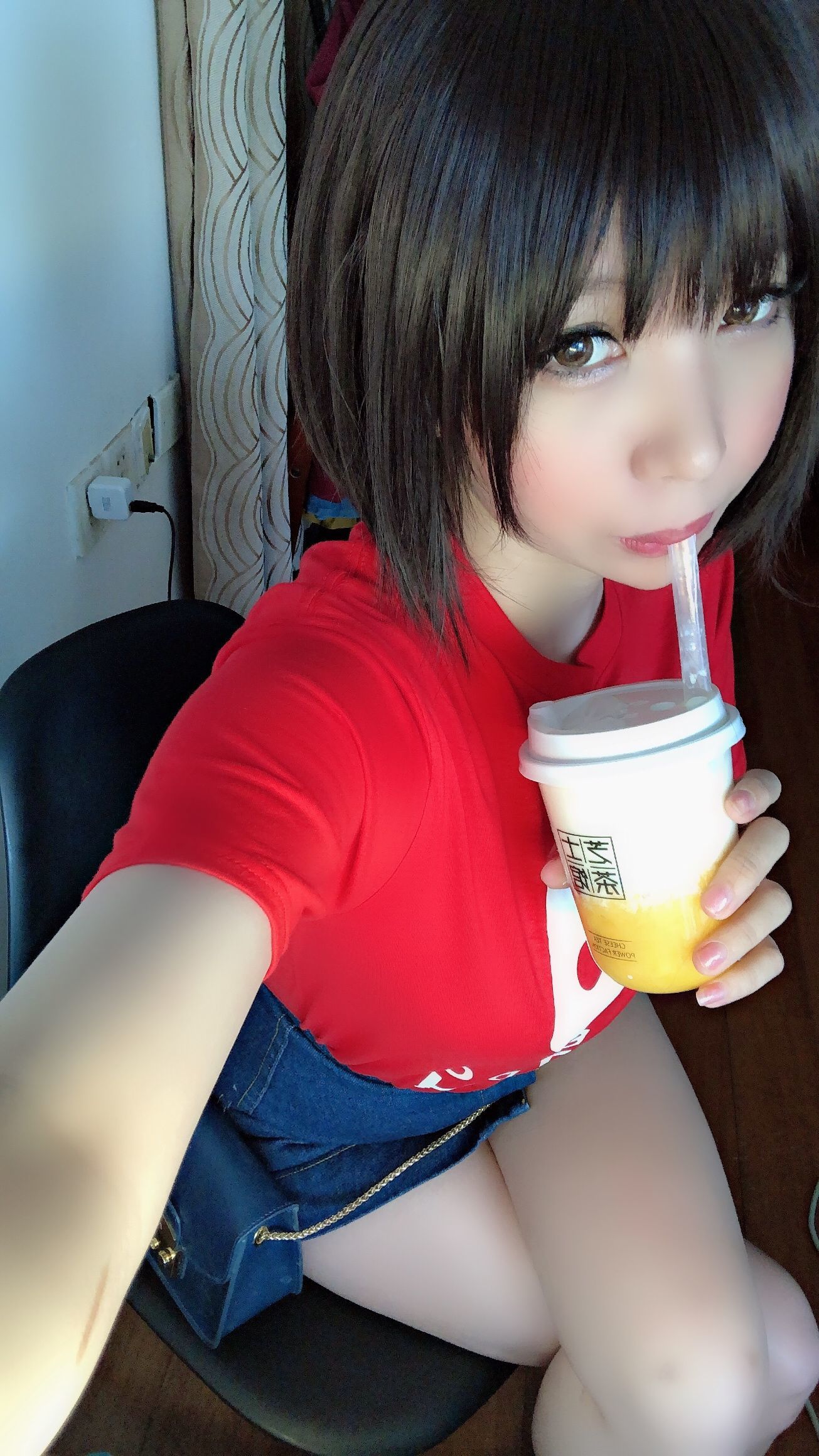 二次元巨乳美女鹿野希 火红诱惑