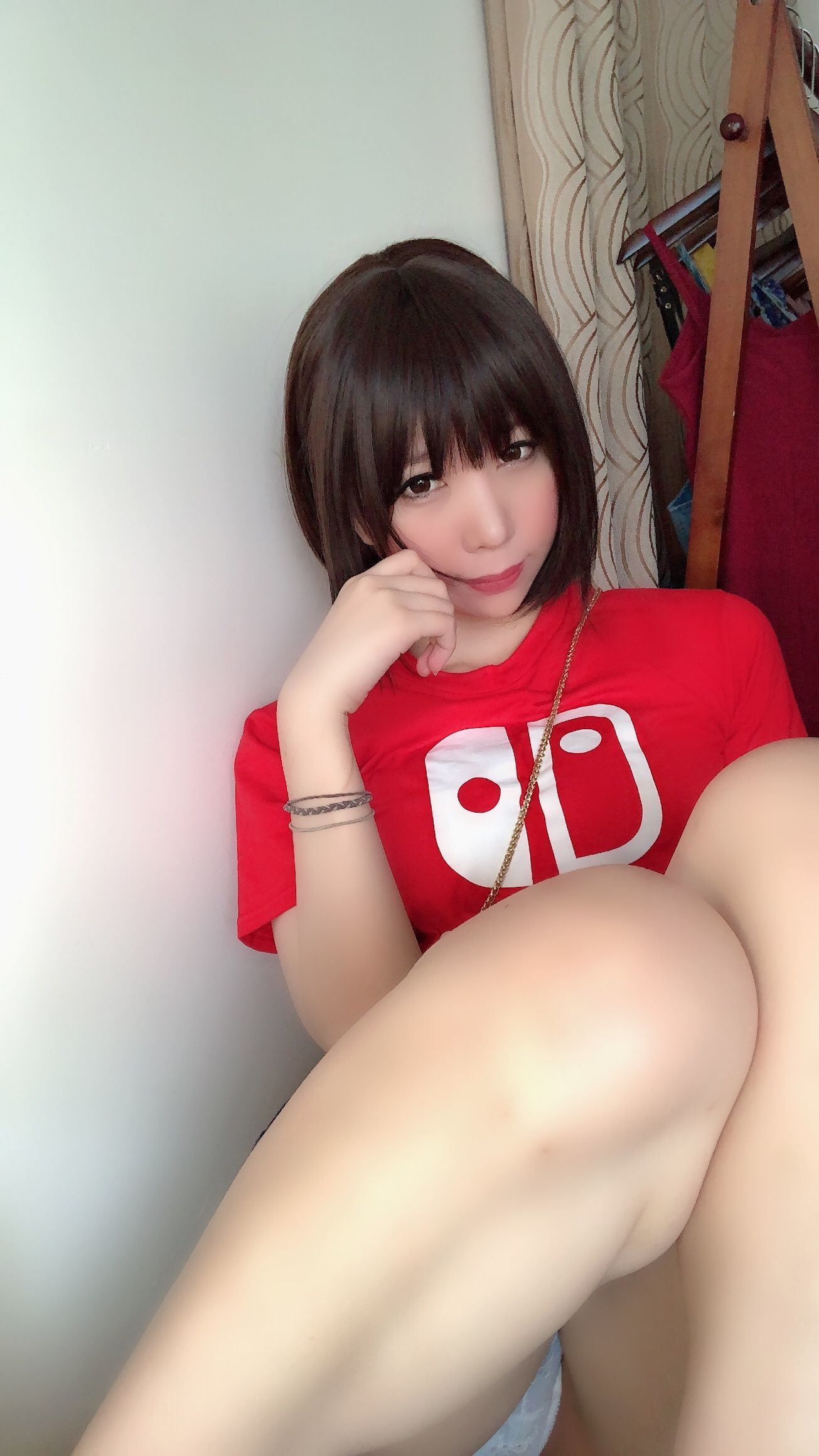 二次元巨乳美女鹿野希 火红诱惑
