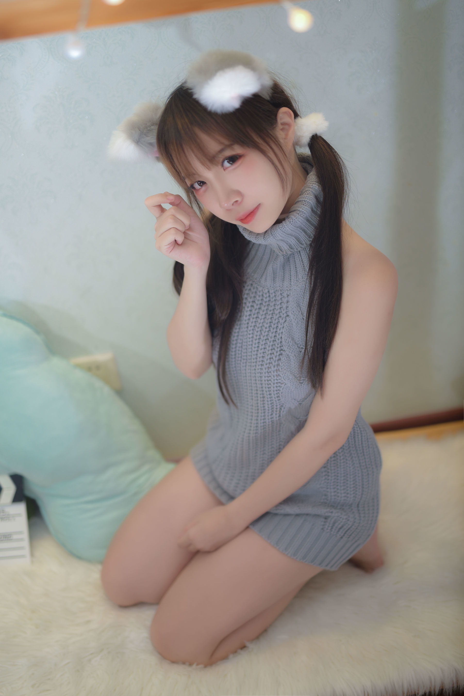 人气Coser二佐Nisa 宠物少女 私房露背毛衣