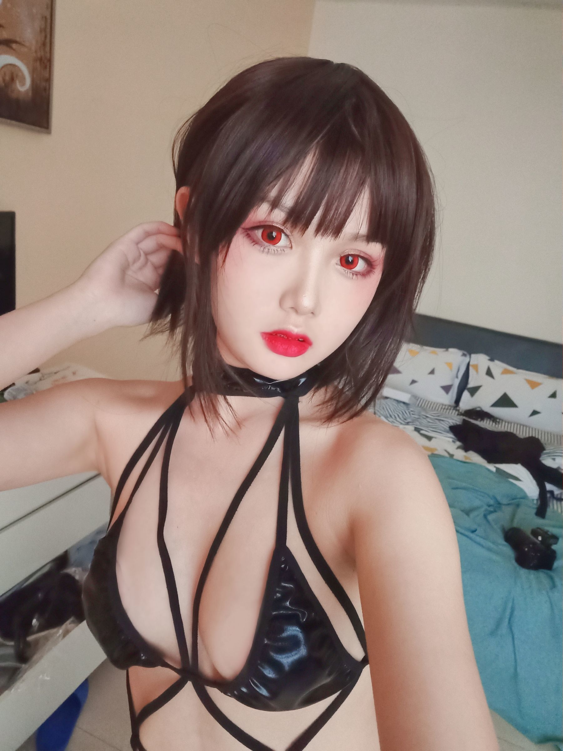 动漫博主您的蛋蛋 黑色连T裤