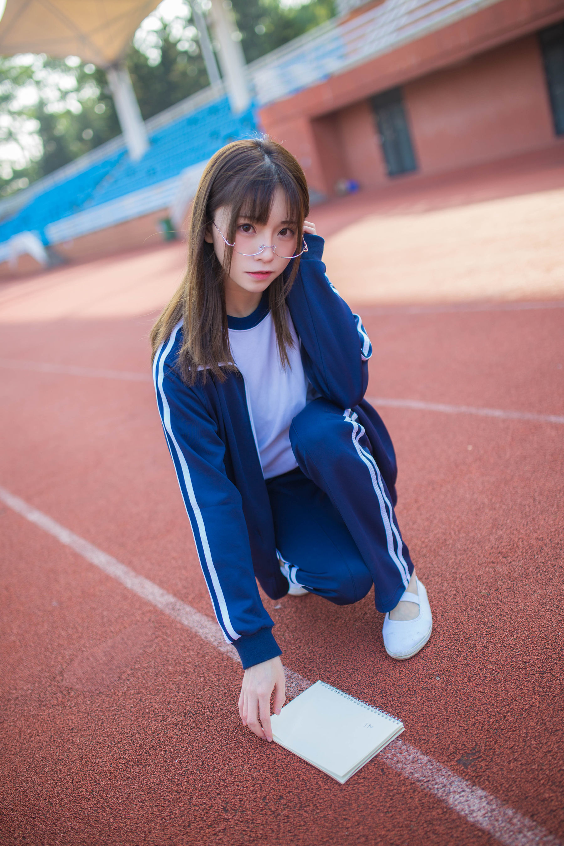 动漫博主Kitaro_绮太郎 蓝色运动服女孩