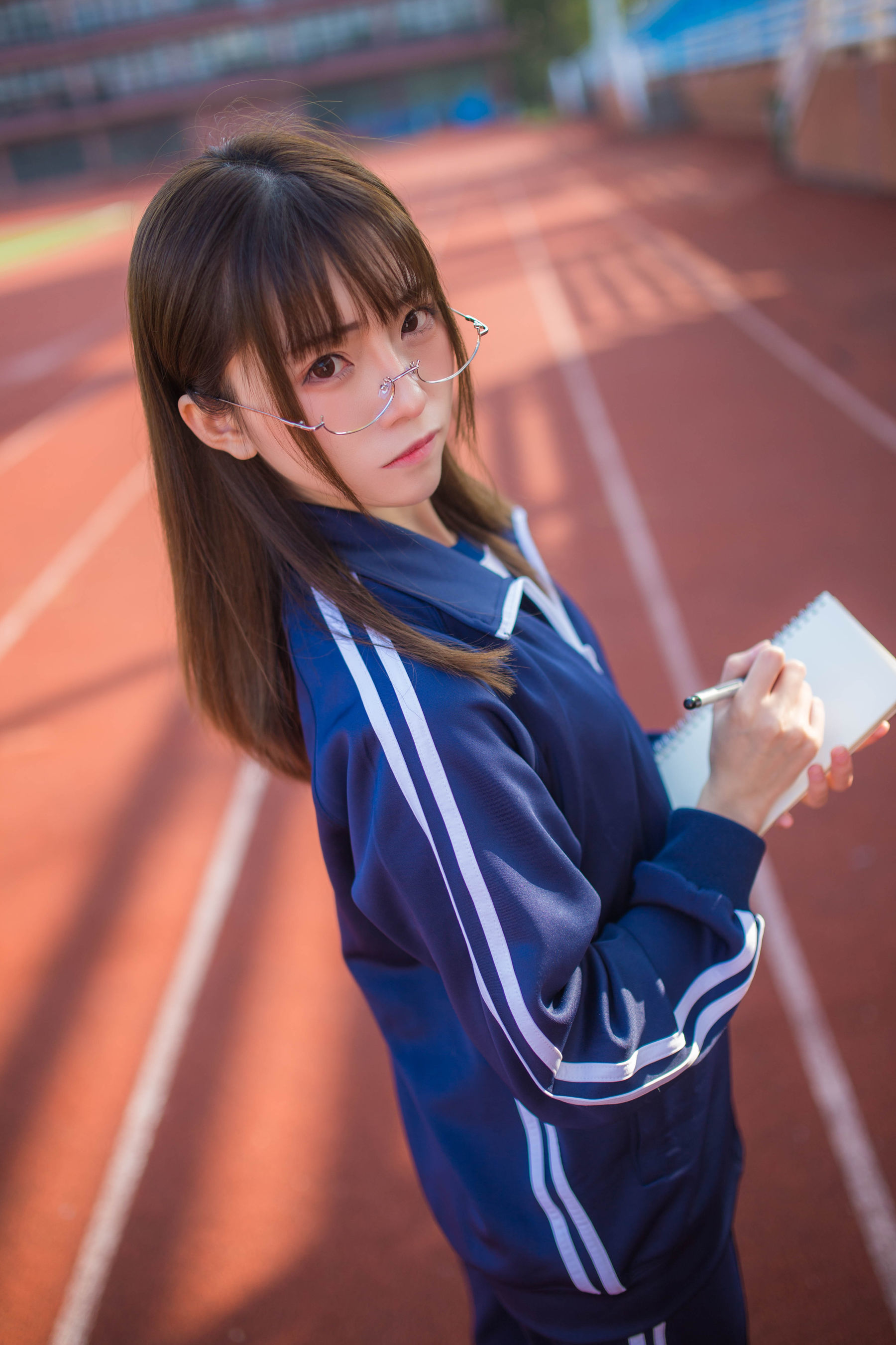 动漫博主Kitaro_绮太郎 蓝色运动服女孩