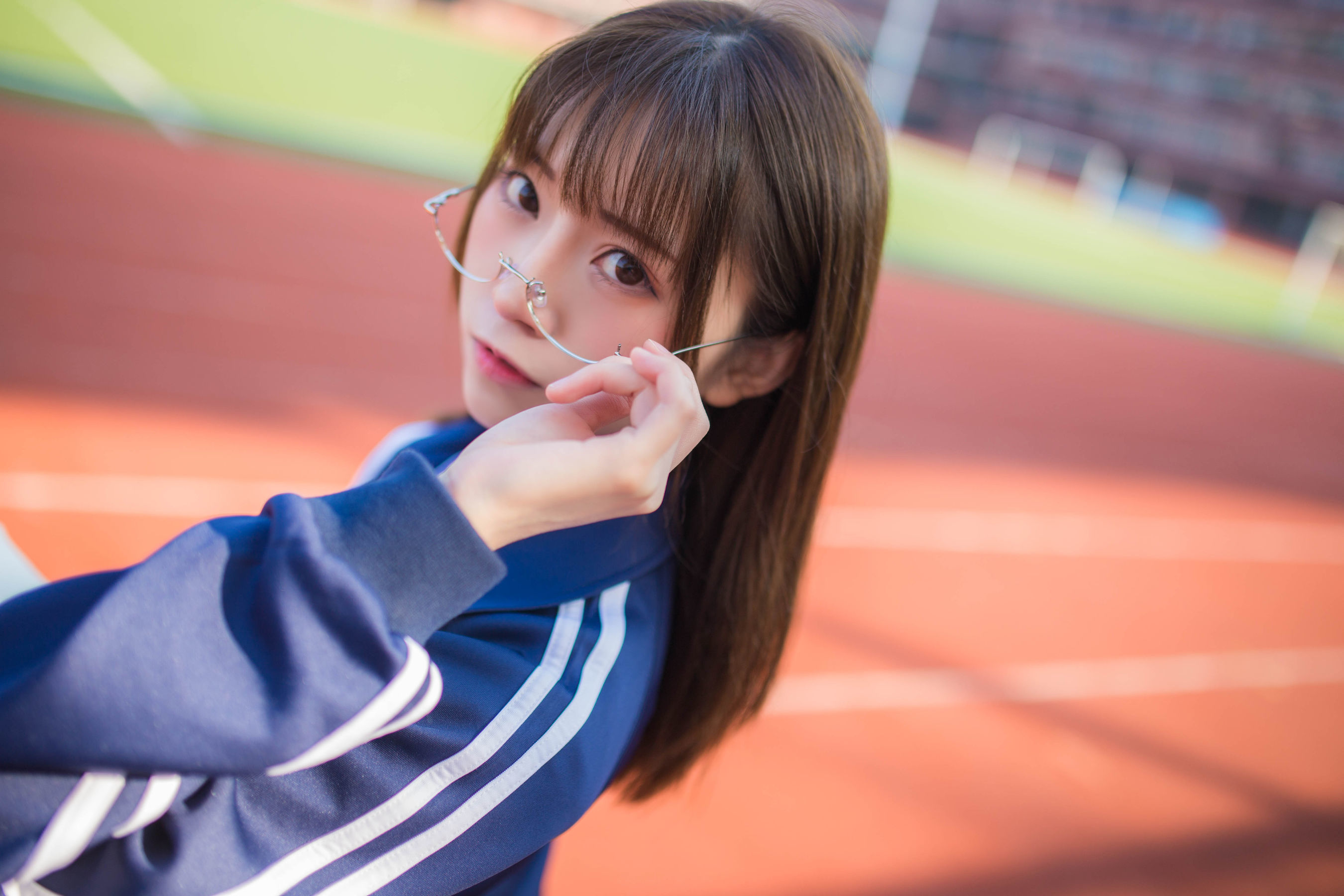 动漫博主Kitaro_绮太郎 蓝色运动服女孩