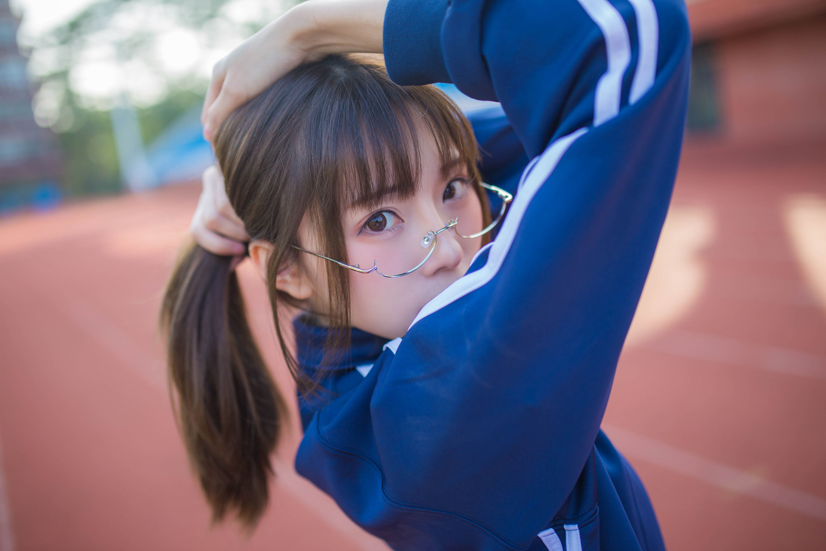动漫博主Kitaro_绮太郎 蓝色运动服女孩
