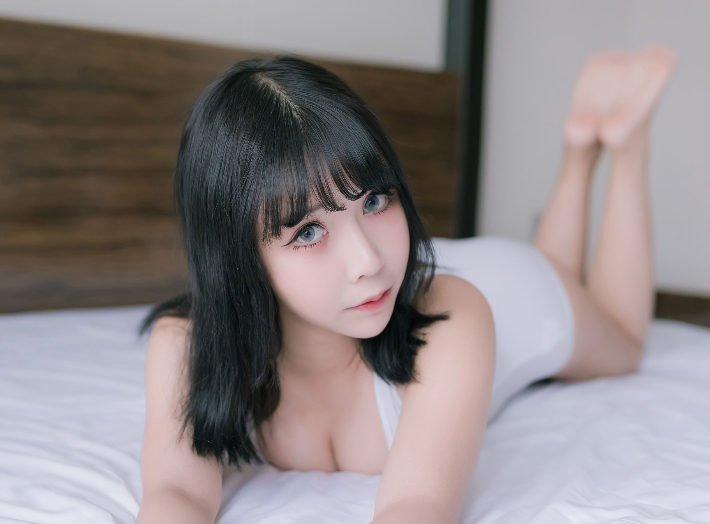 二次元妹子抱走莫子aa 大姐姐
