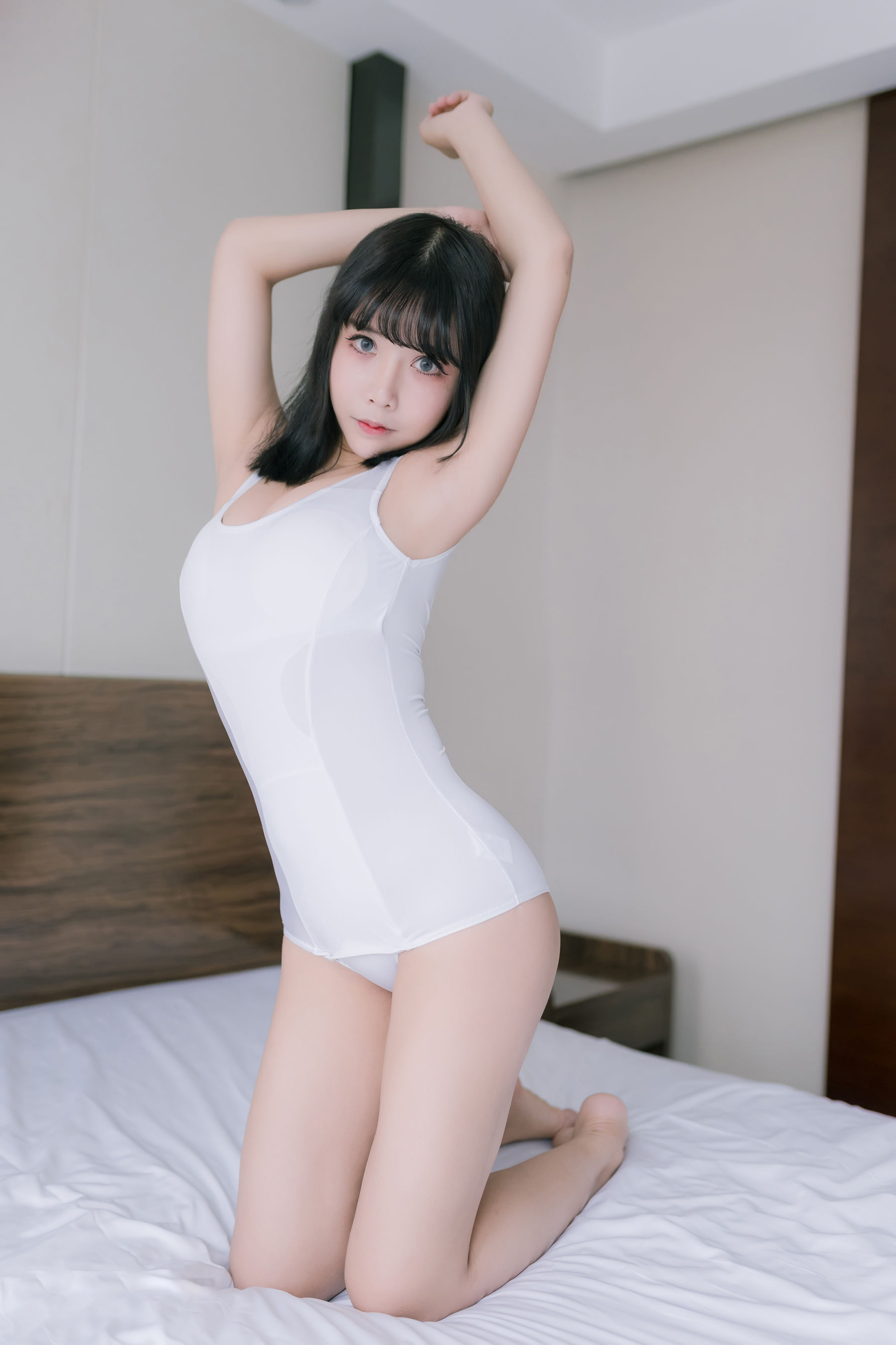 二次元妹子抱走莫子aa 大姐姐