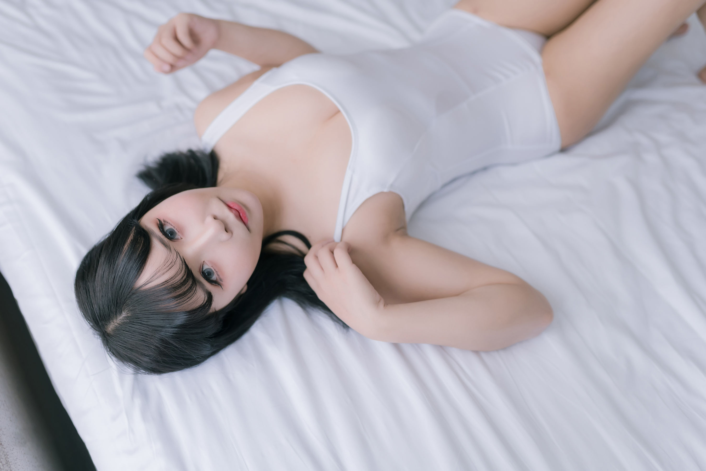二次元妹子抱走莫子aa 大姐姐