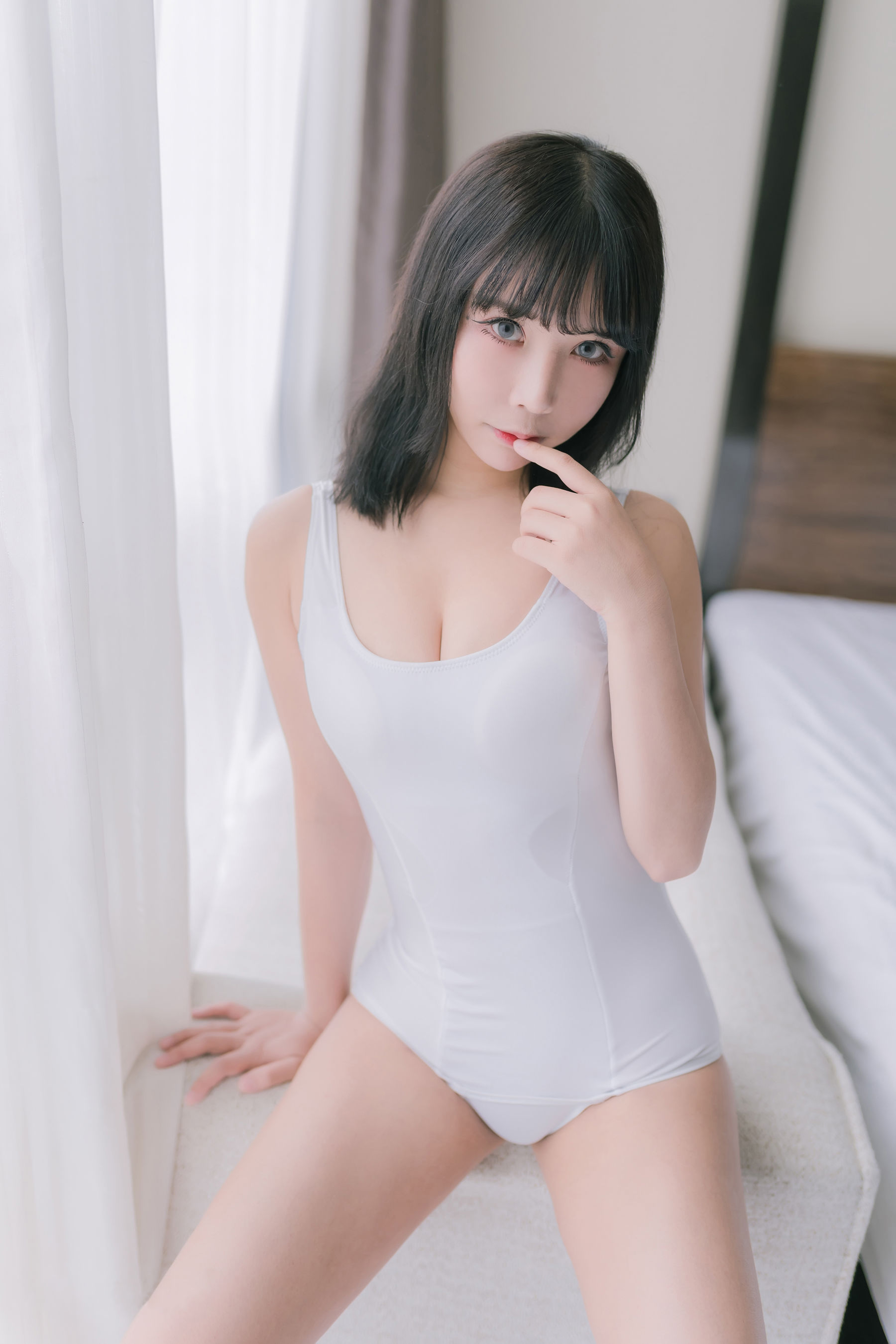 二次元妹子抱走莫子aa 大姐姐