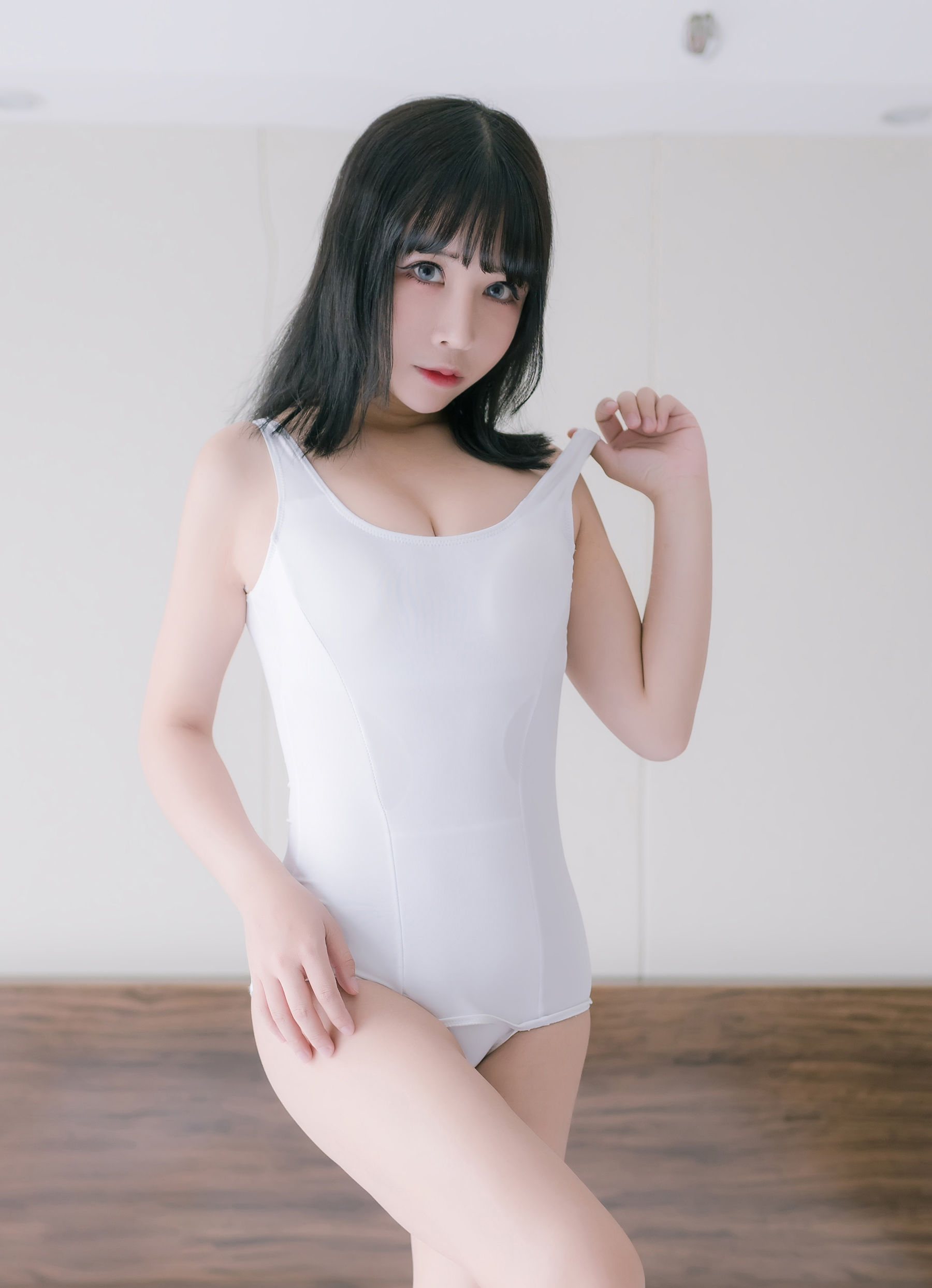 二次元妹子抱走莫子aa 大姐姐