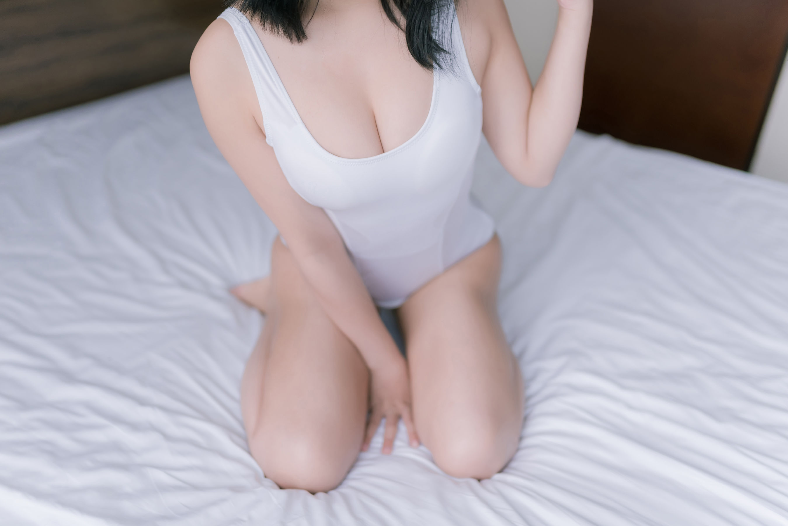 二次元妹子抱走莫子aa 大姐姐