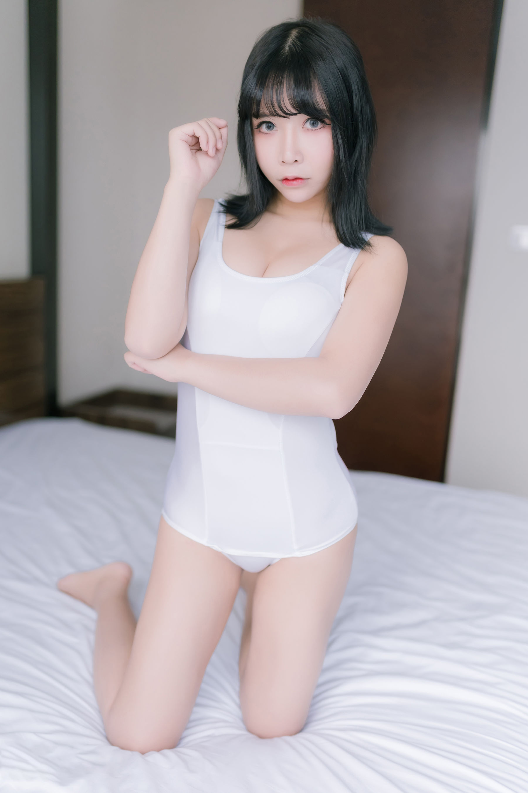 二次元妹子抱走莫子aa 大姐姐