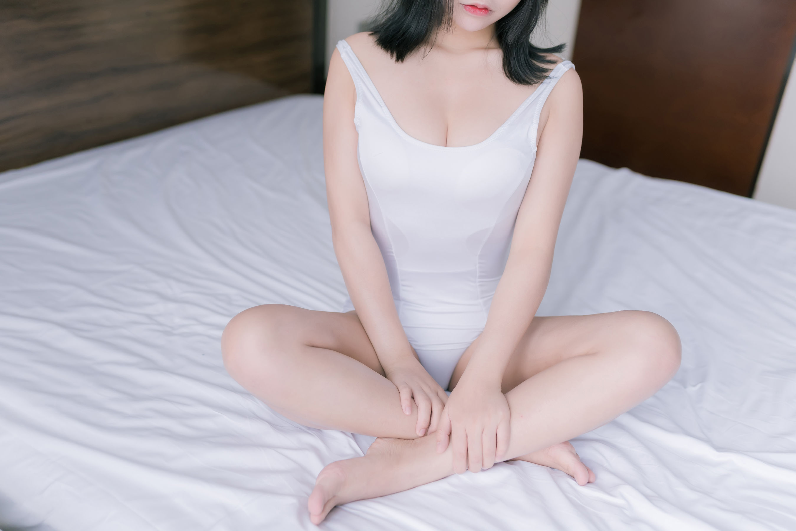 二次元妹子抱走莫子aa 大姐姐