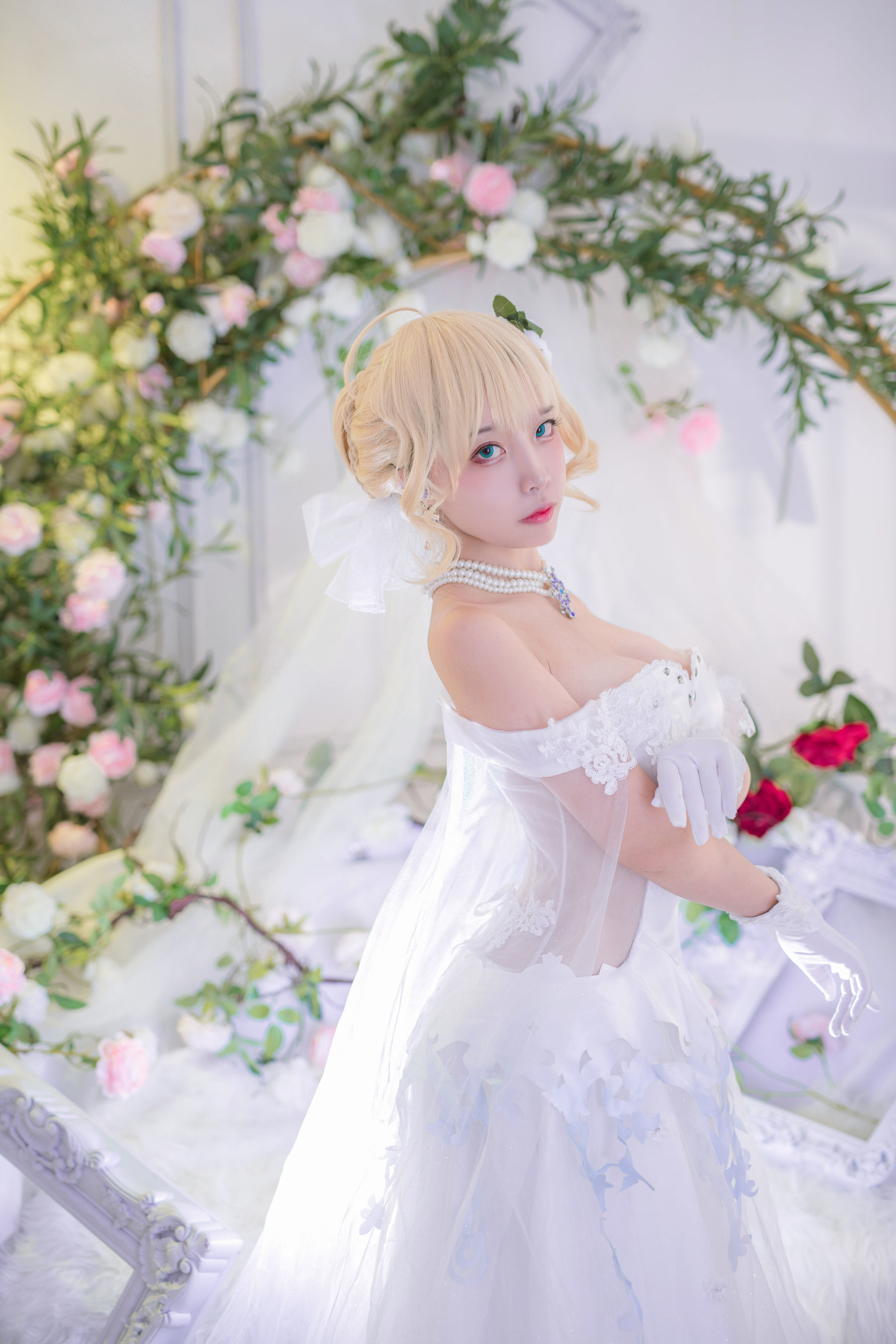 人气Coser二佐Nisa 花嫁