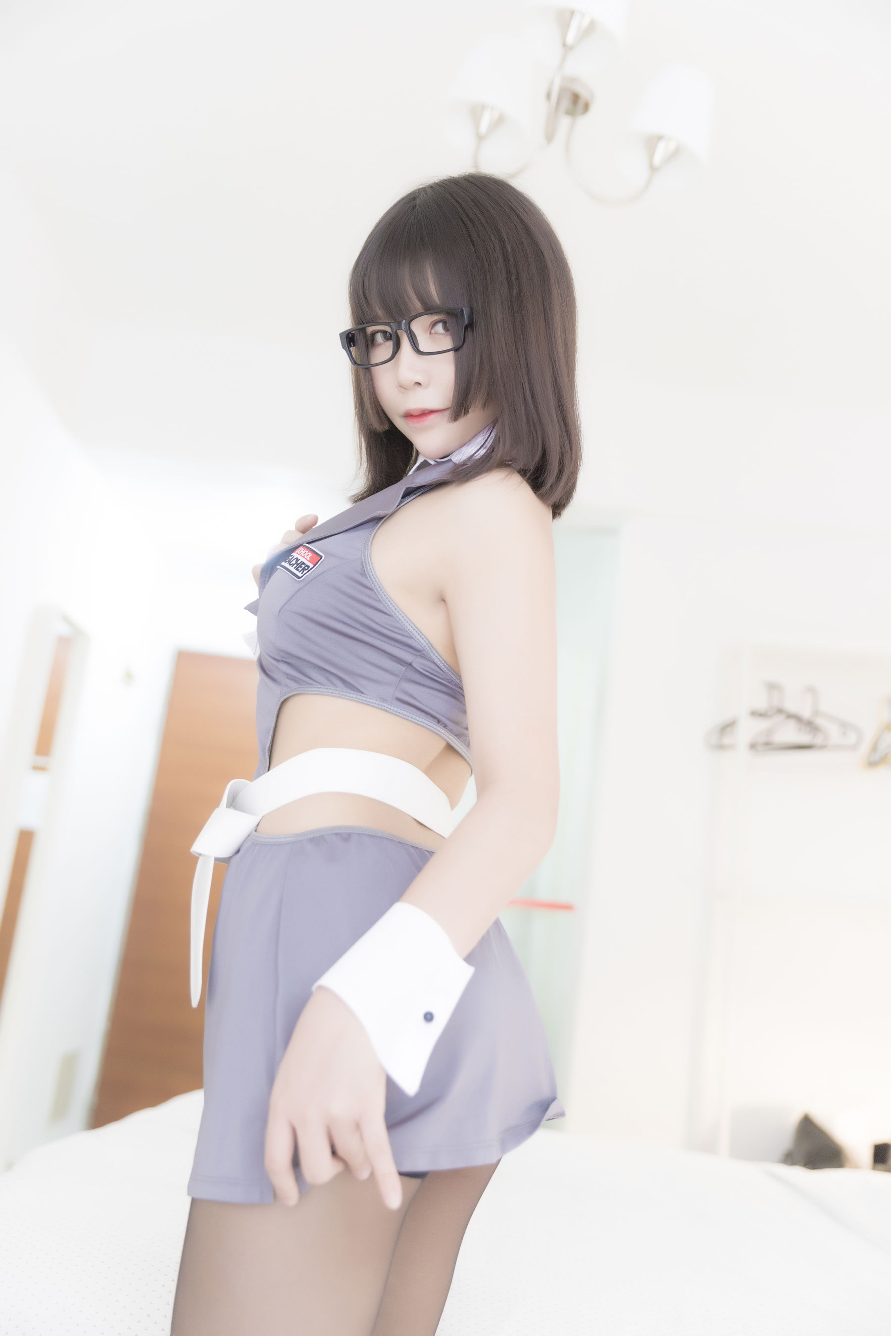 二次元妹子抱走莫子aa 黑丝制服