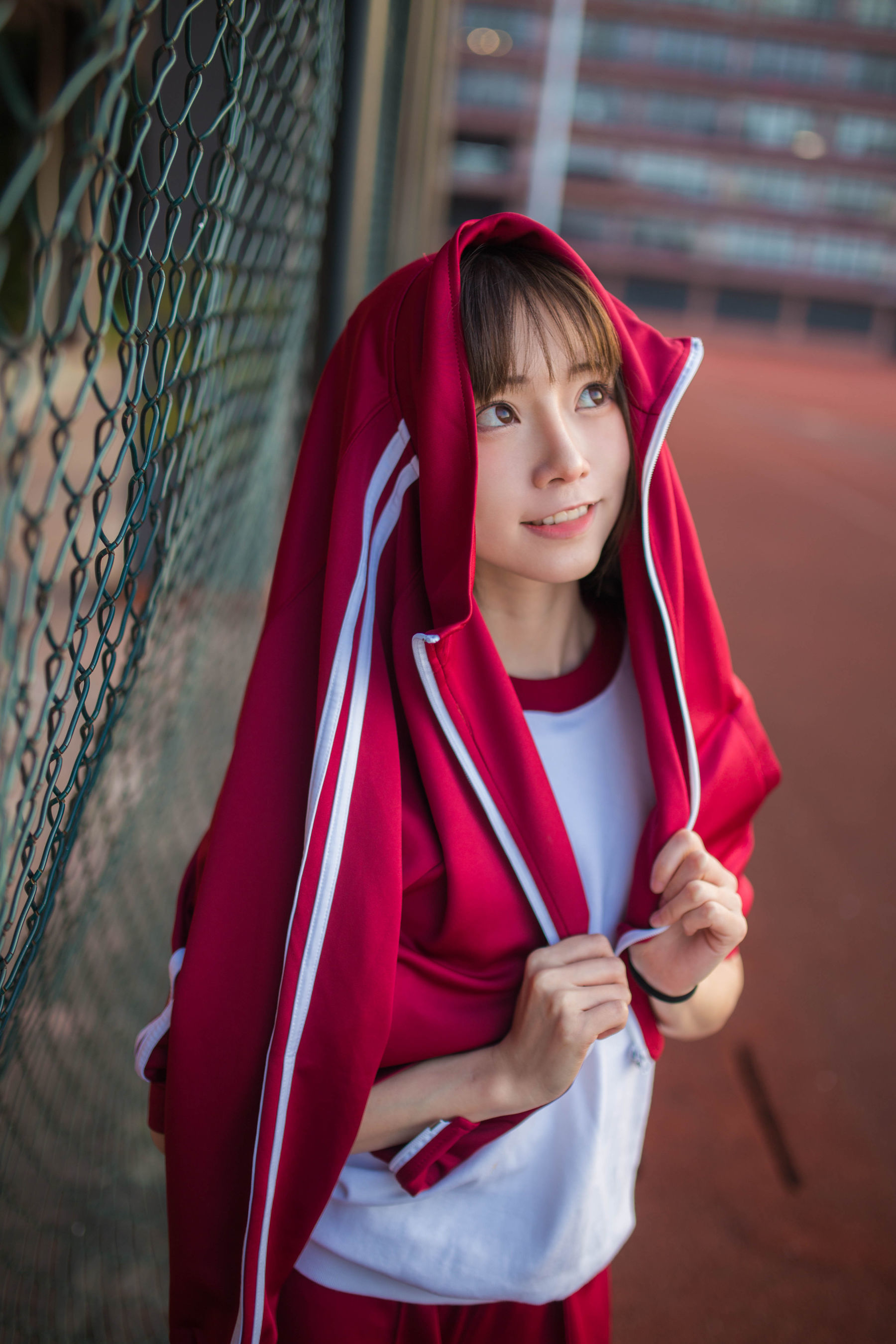 动漫博主Kitaro_绮太郎 红色运动服女孩