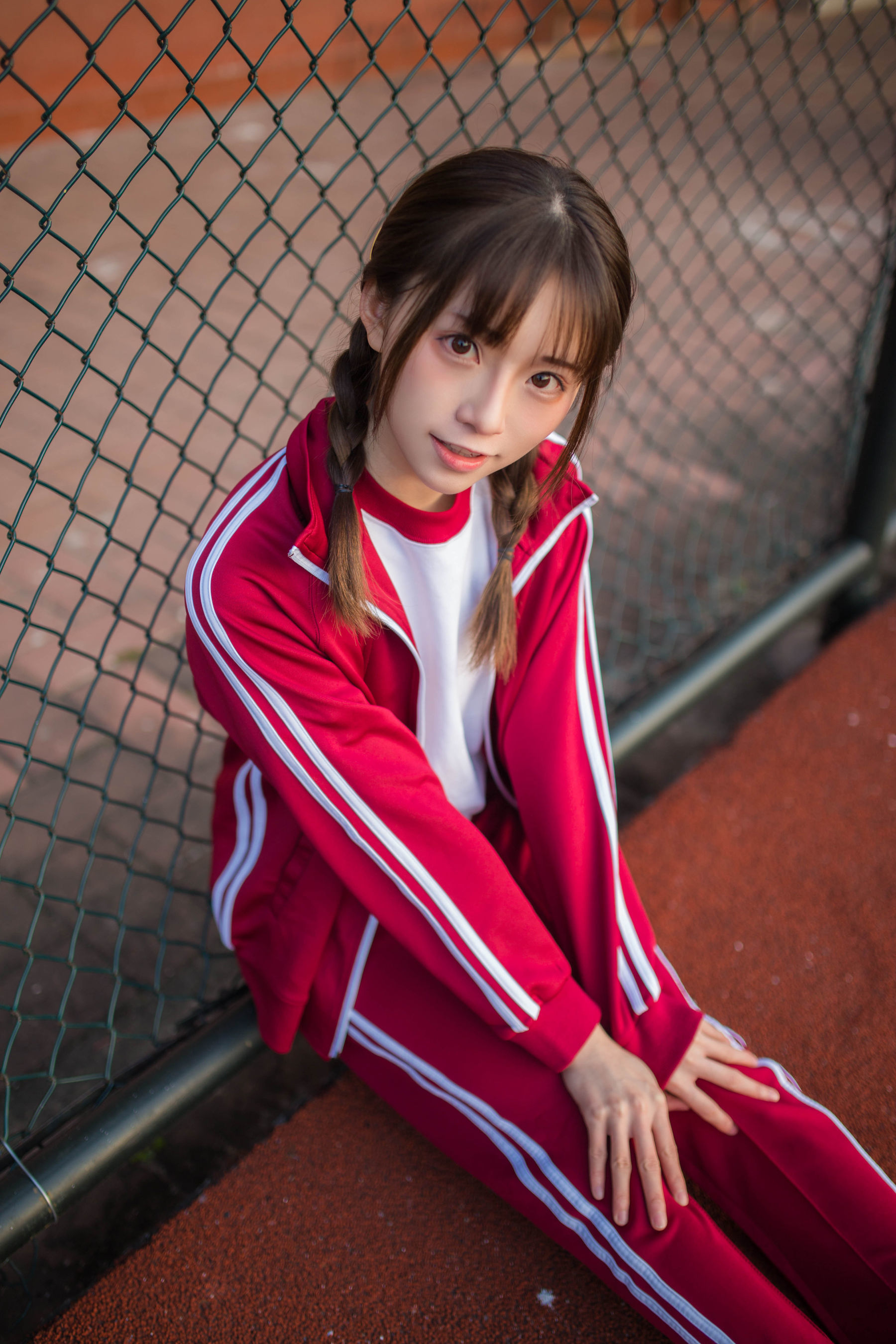 动漫博主Kitaro_绮太郎 红色运动服女孩