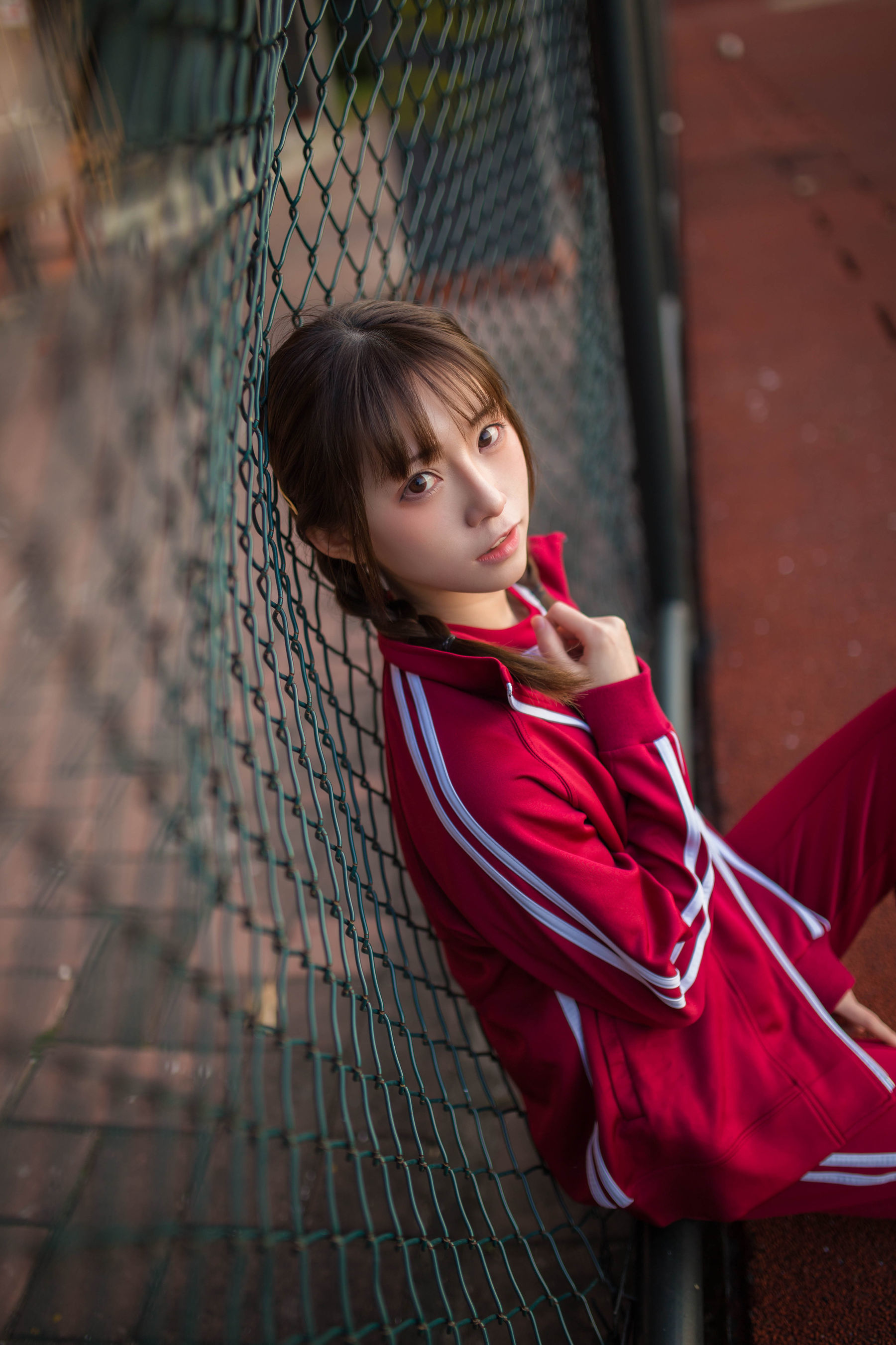 动漫博主Kitaro_绮太郎 红色运动服女孩
