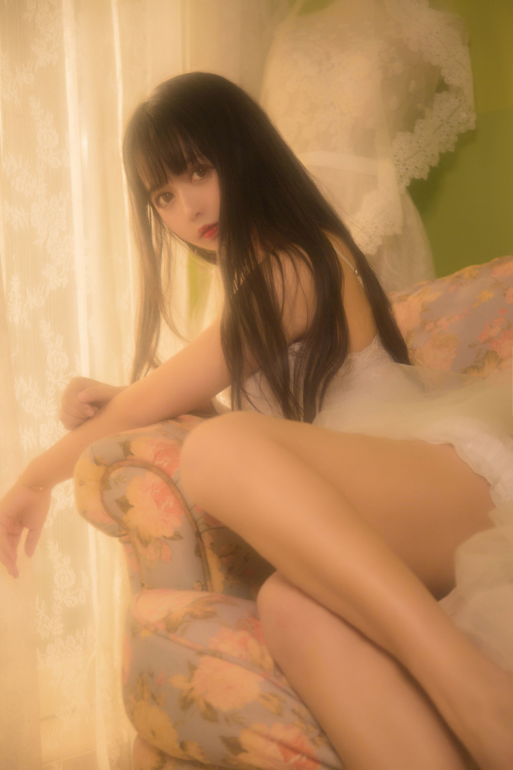 大眼萌妹黑猫猫OvO 少女写真