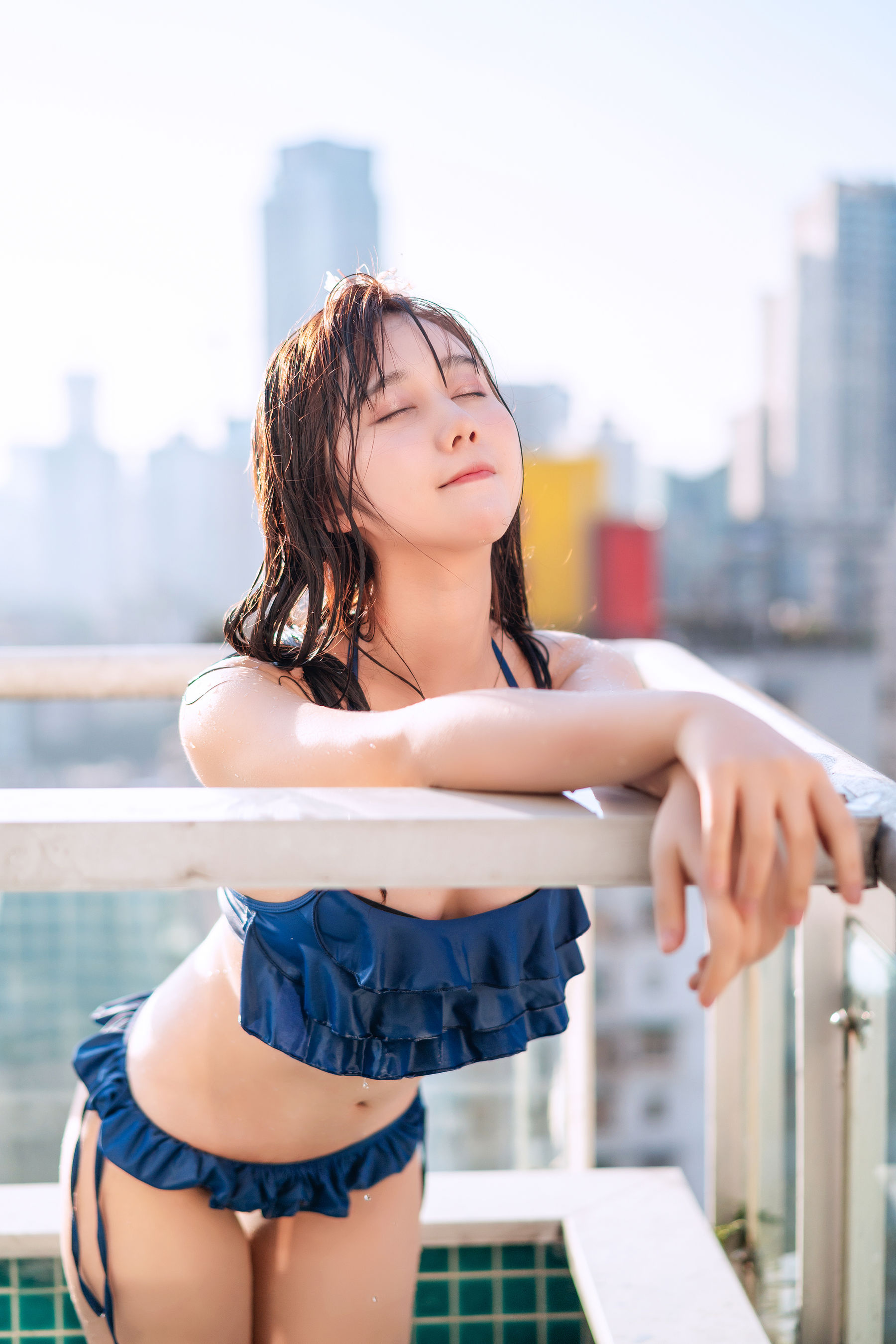 微博福利姬镜酱 私奔之泳衣
