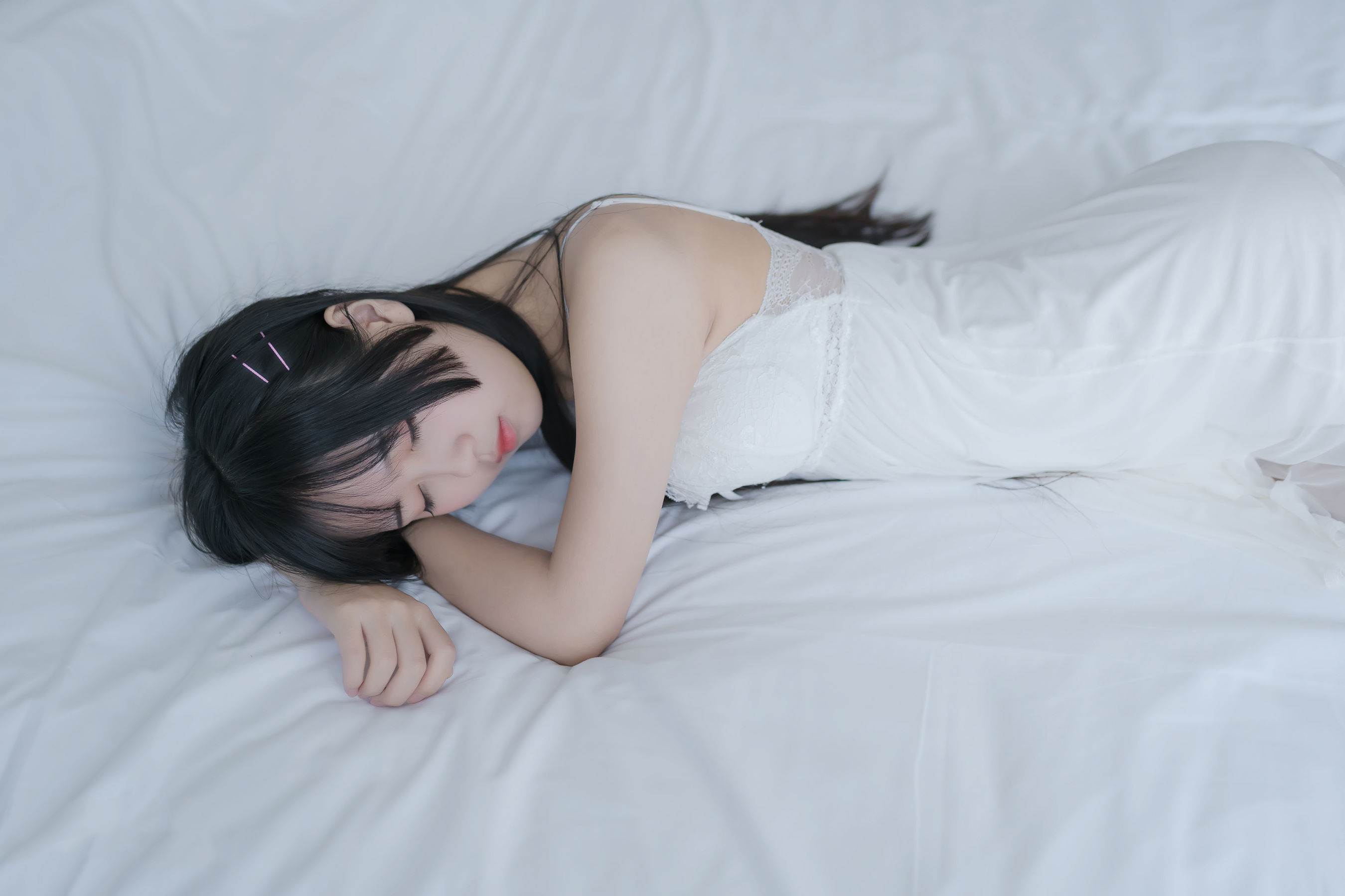 阳光美少女萌芽儿o0 白色私房