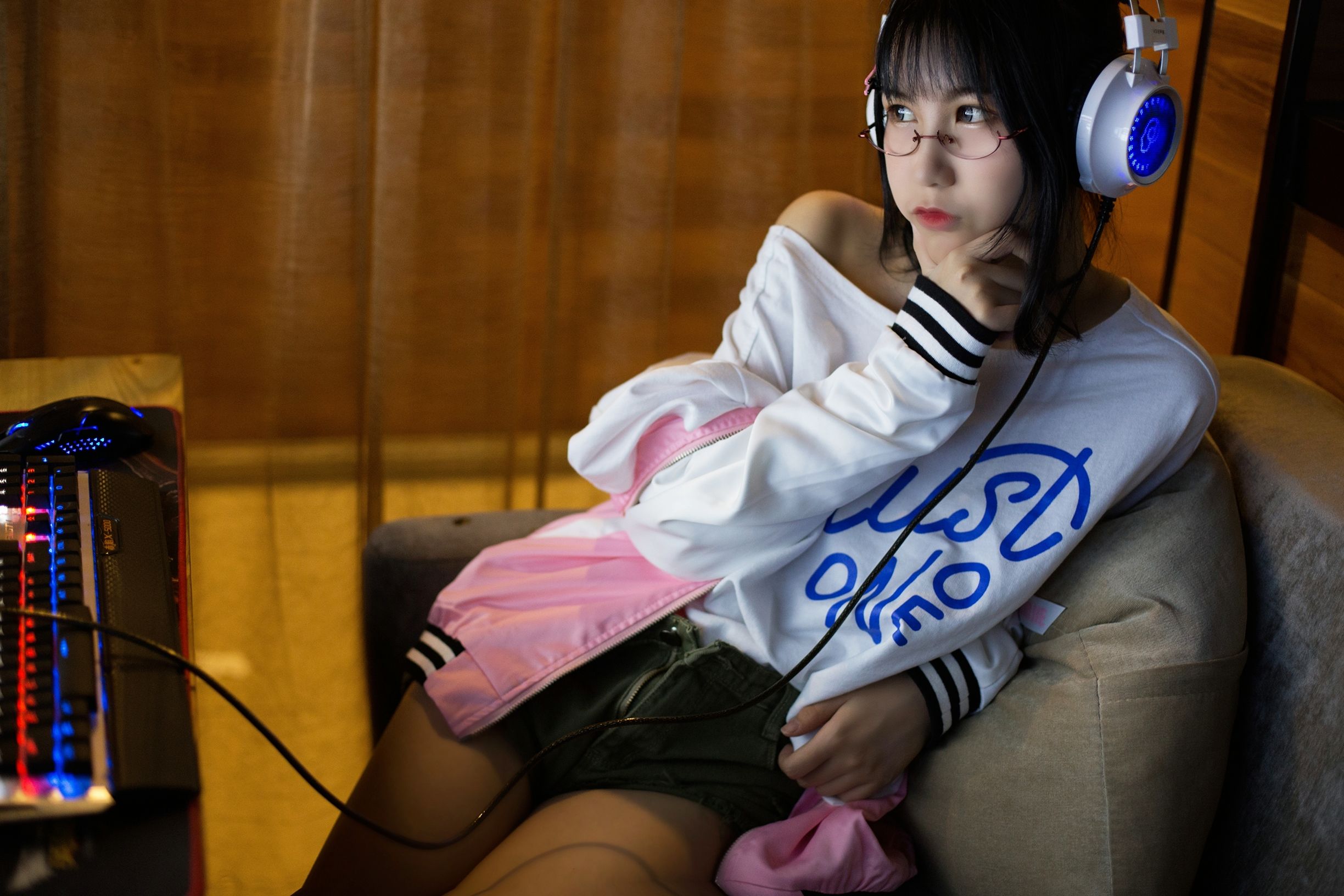 COSER美女逐月su 网吧历险记